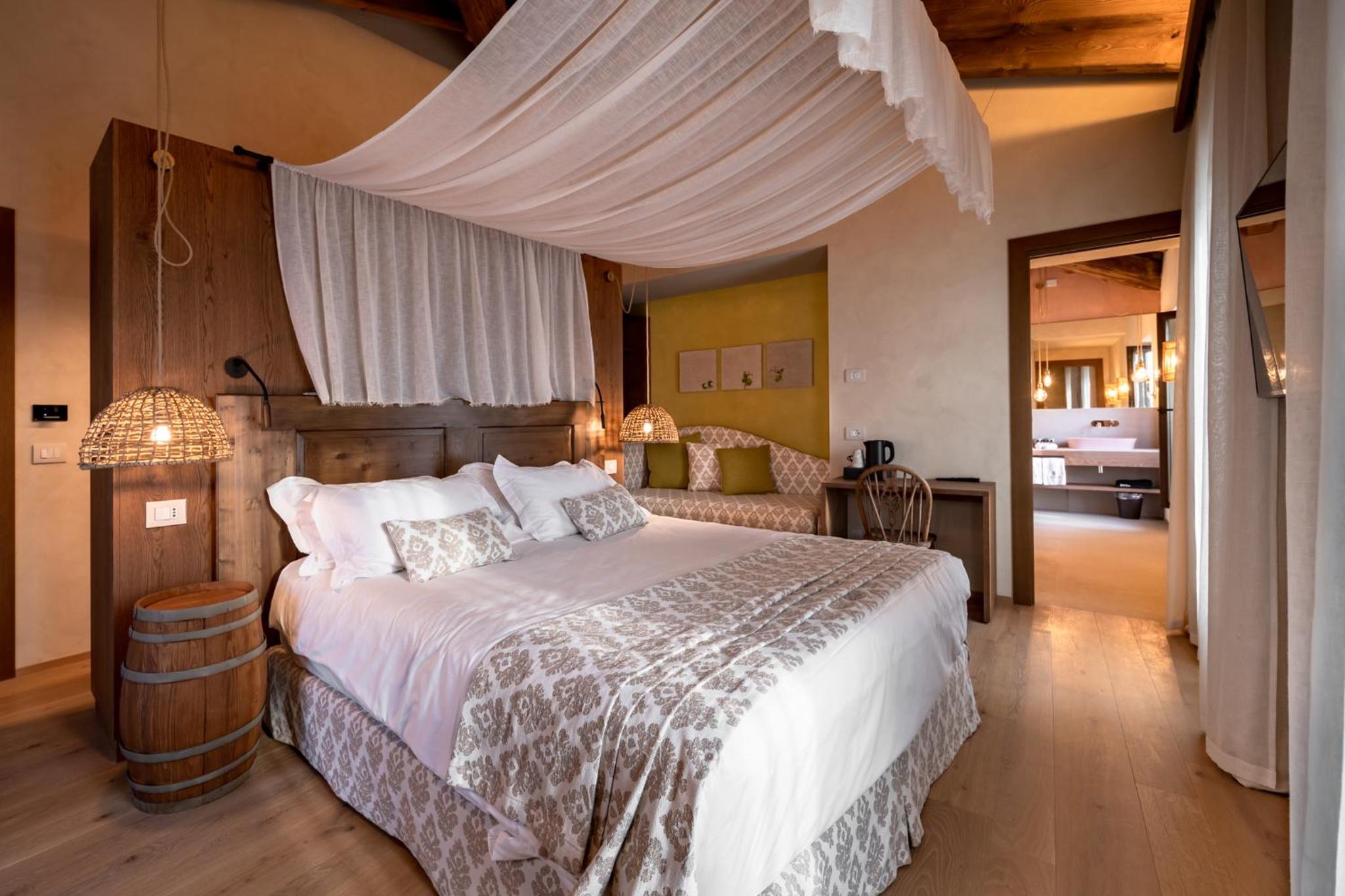 Deluxe King Room photo 1