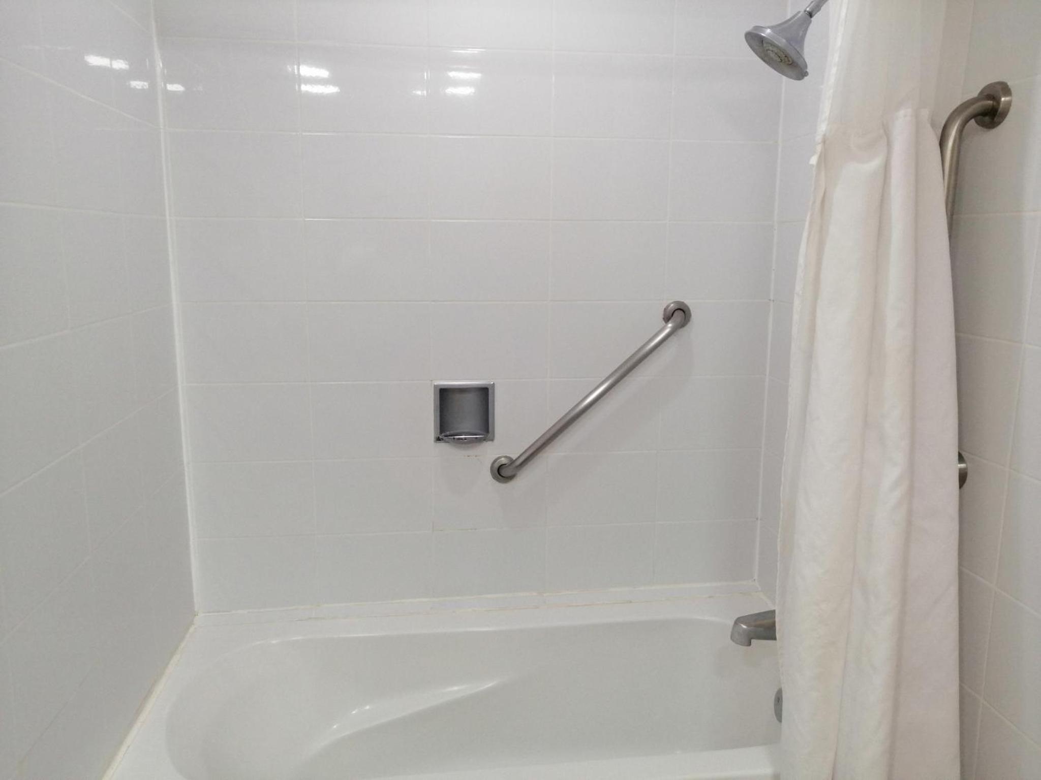 Deluxe King Suite with Hearing Accessible Tub - Non-Smoking