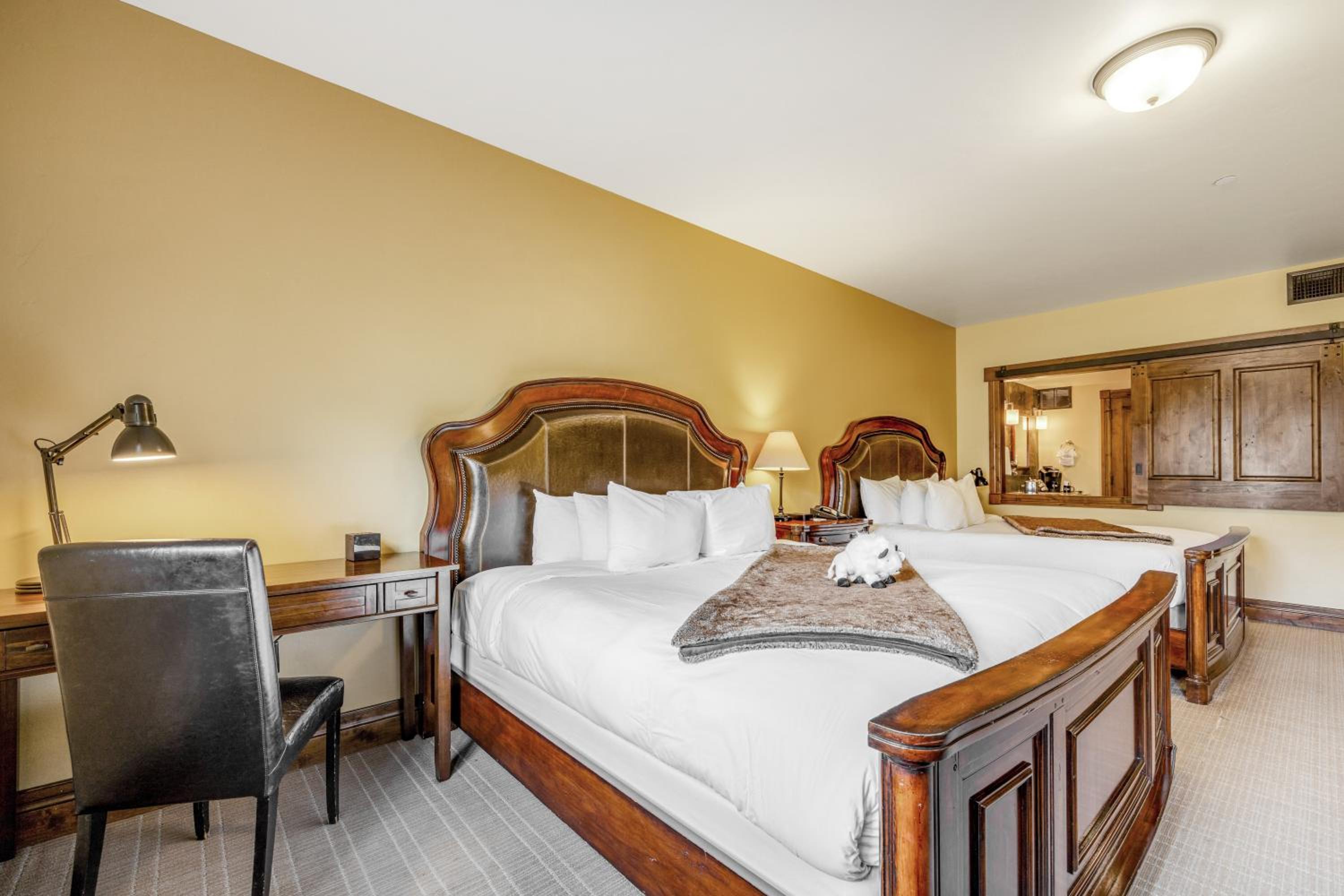 King Room with Two King Beds - Photo 13