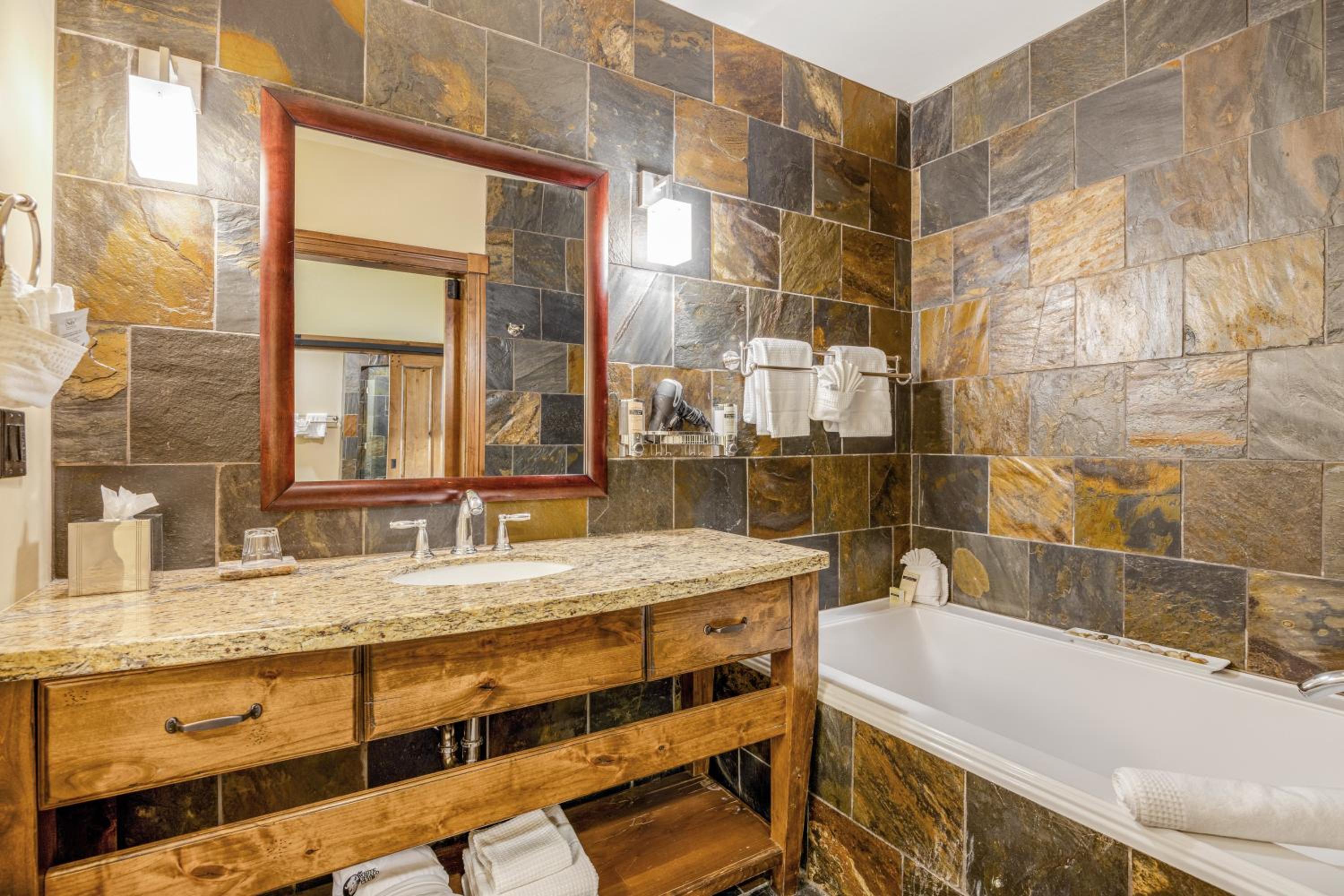 Superior King Suite - Photo 5