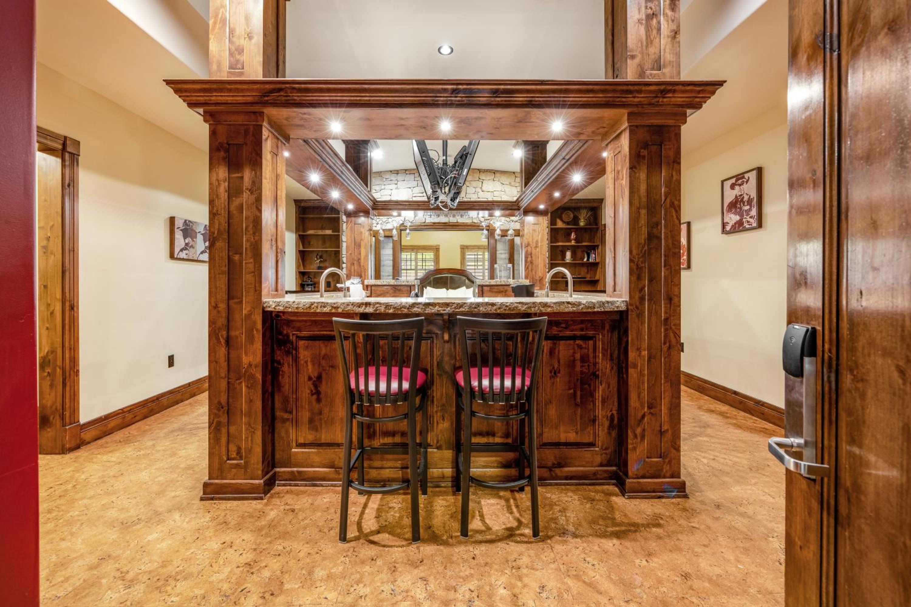Superior King Suite - Photo 2