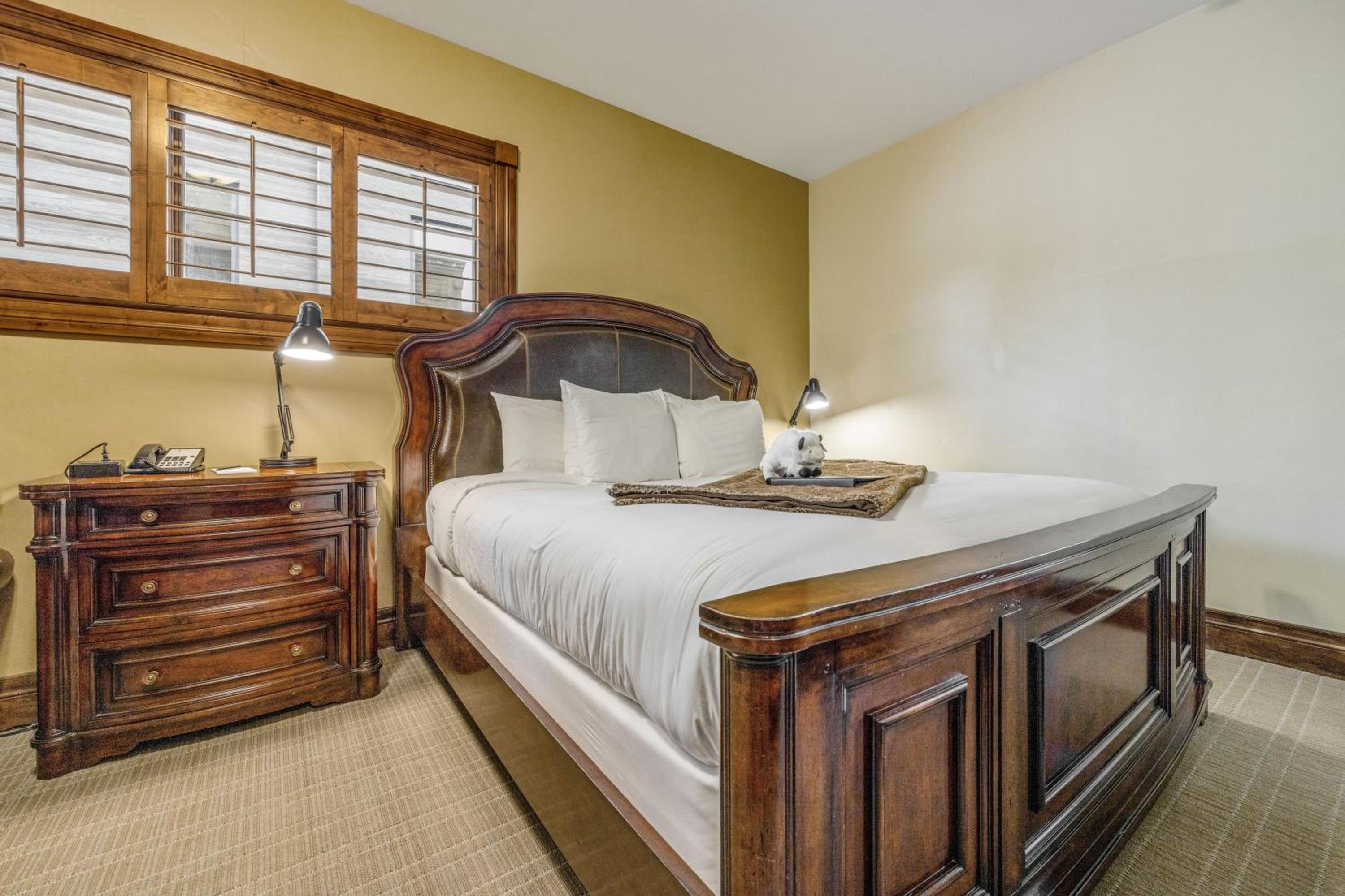 Deluxe King Suite - Photo 5