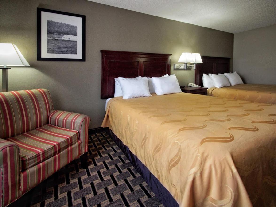 Queen Room with Two Queen Beds - Accessible/Non-Smoking  - Photo 2