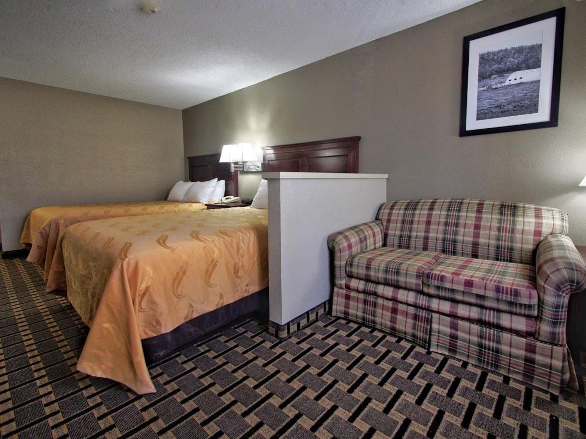 Queen Room with Two Queen Beds - Accessible/Non-Smoking  - Photo 3