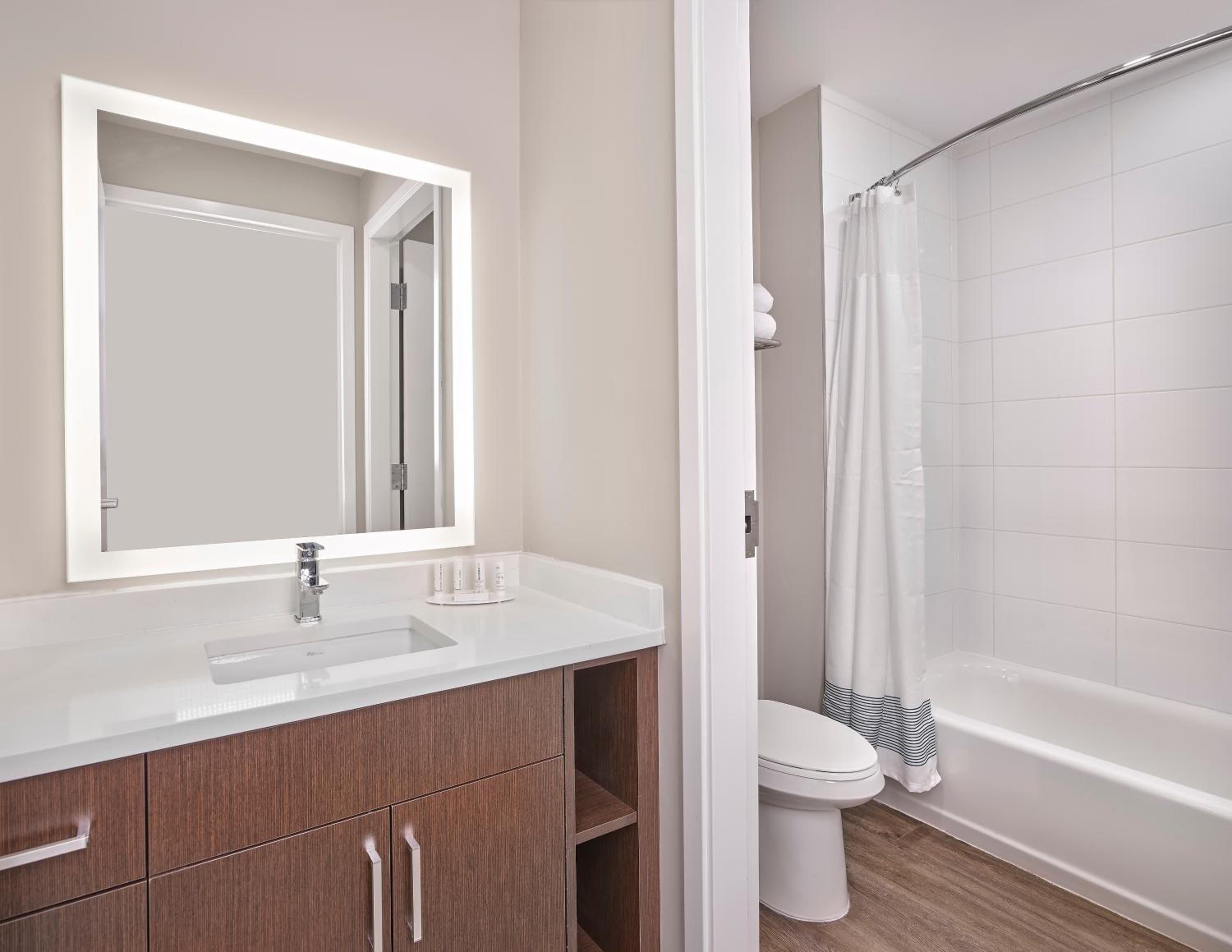 2 Bedroom Suite - Photo 2