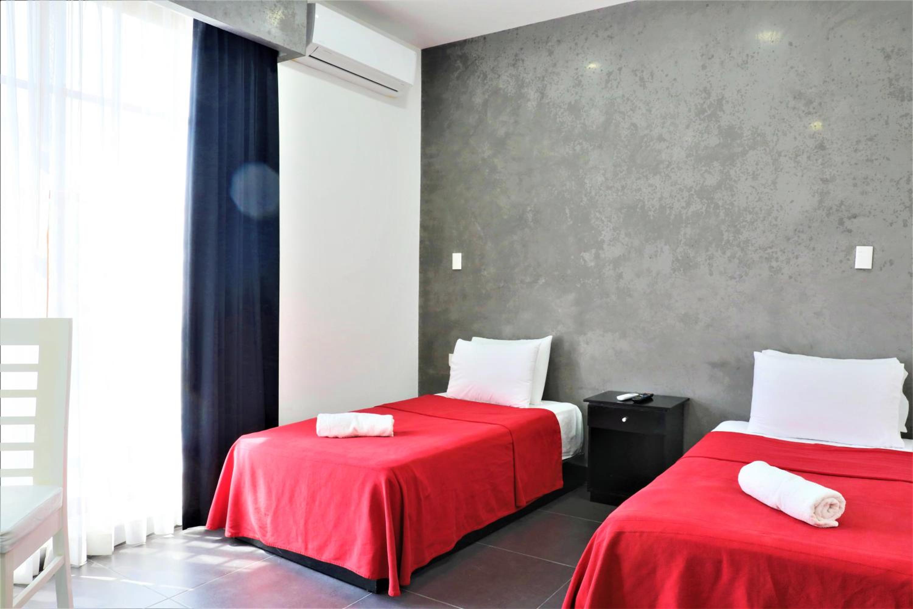 Deluxe Room - Photo 5