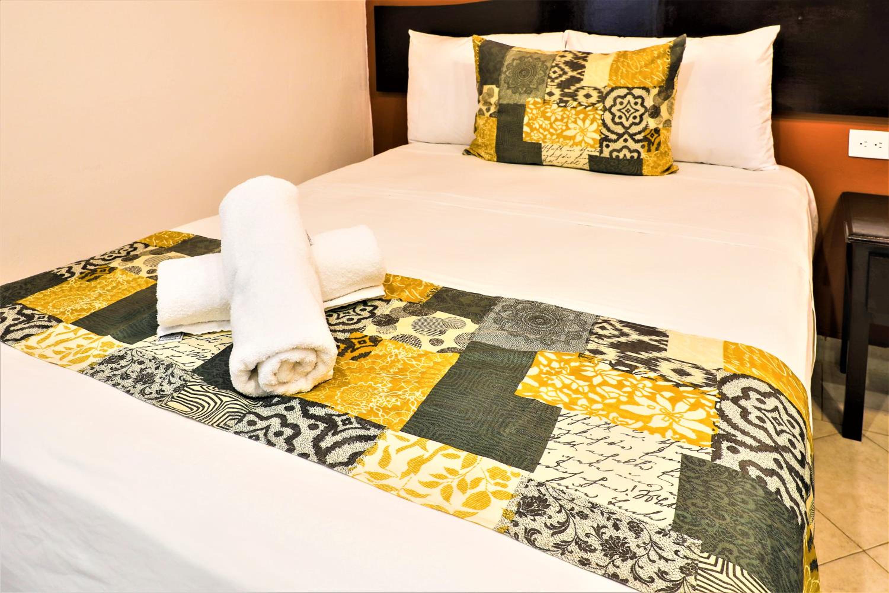Standard Double Room with Two Double Beds - Photo 5