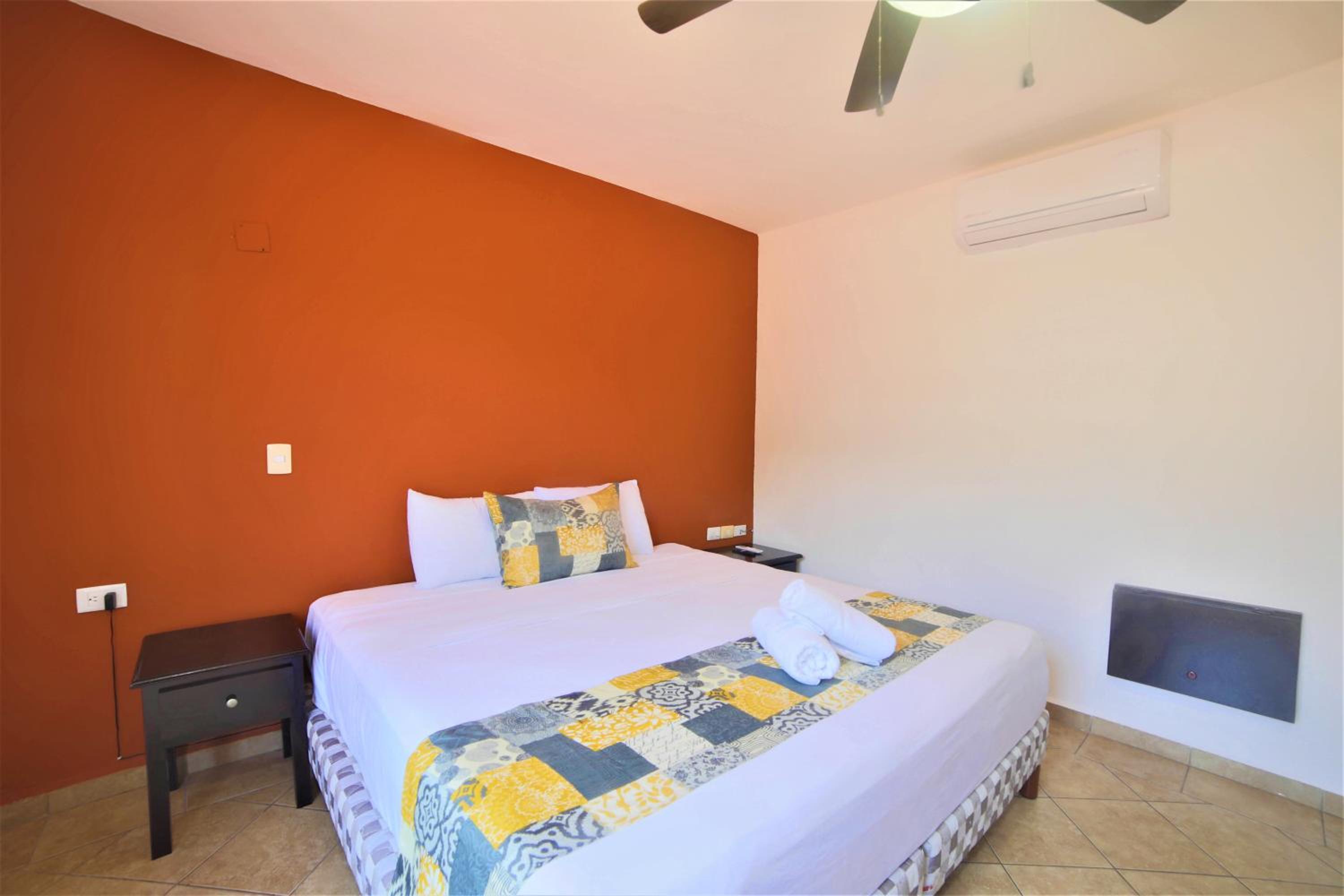 Standard King Room - Photo 6