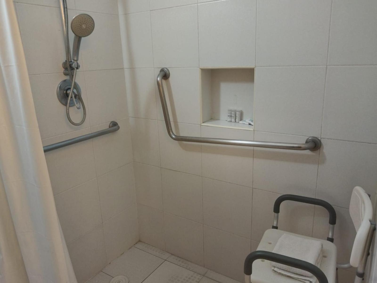 1 King Bed and 1 Sofa Bed, Mobility Accessible Room, Non-Smoking photo 2