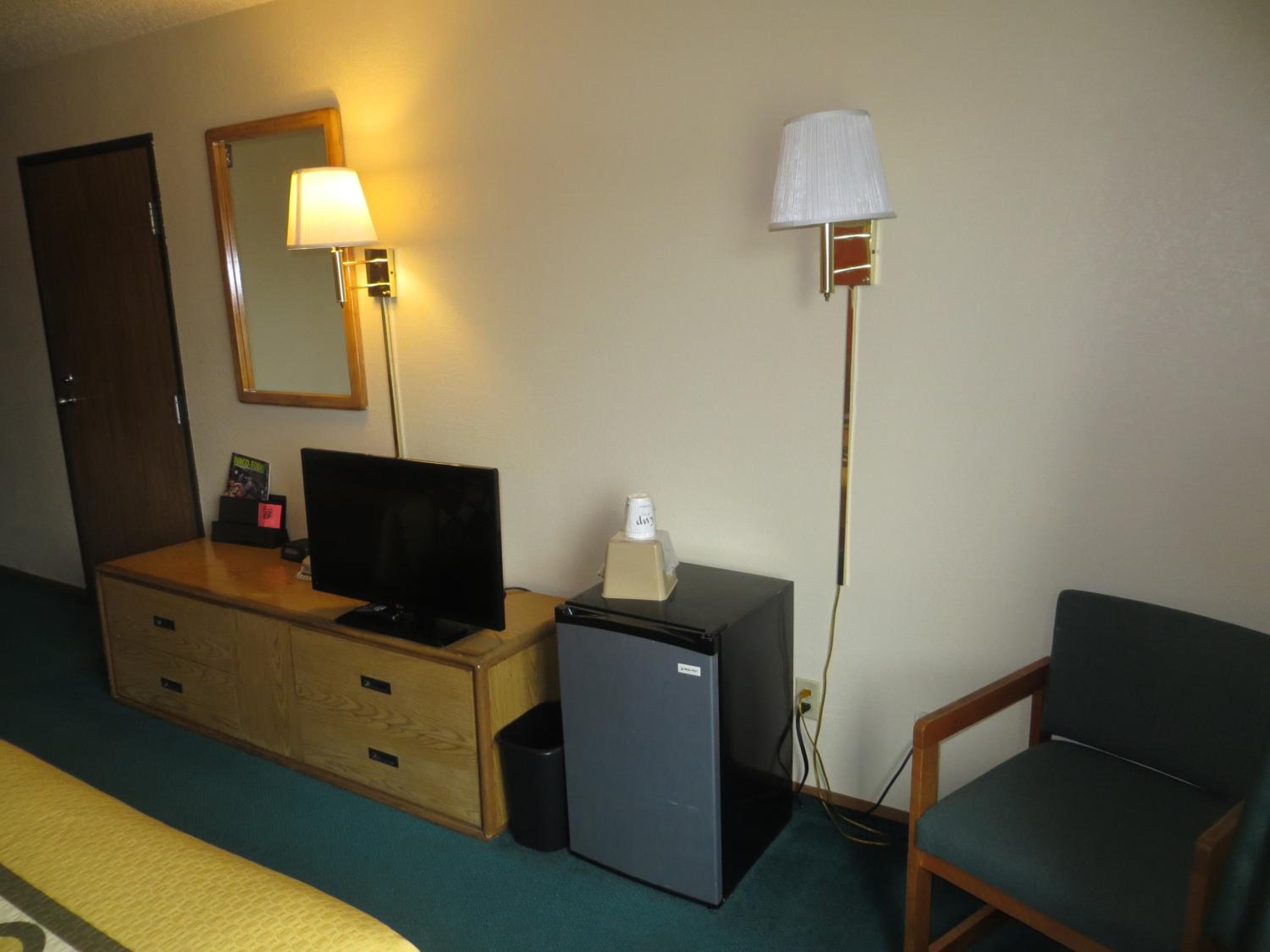 Queen Room - Non-Smoking - Photo 1
