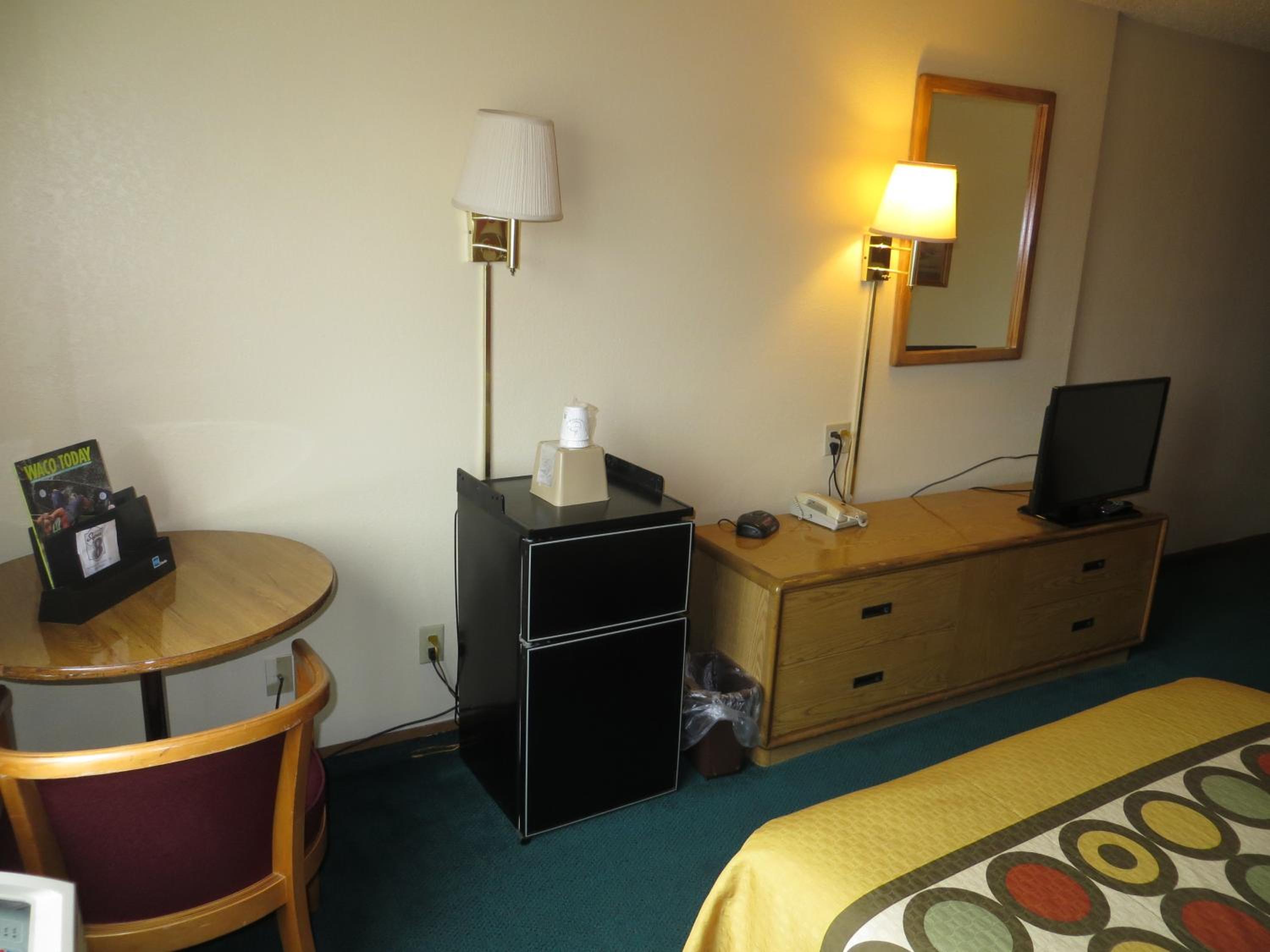 Queen Room - Non-Smoking - Photo 2