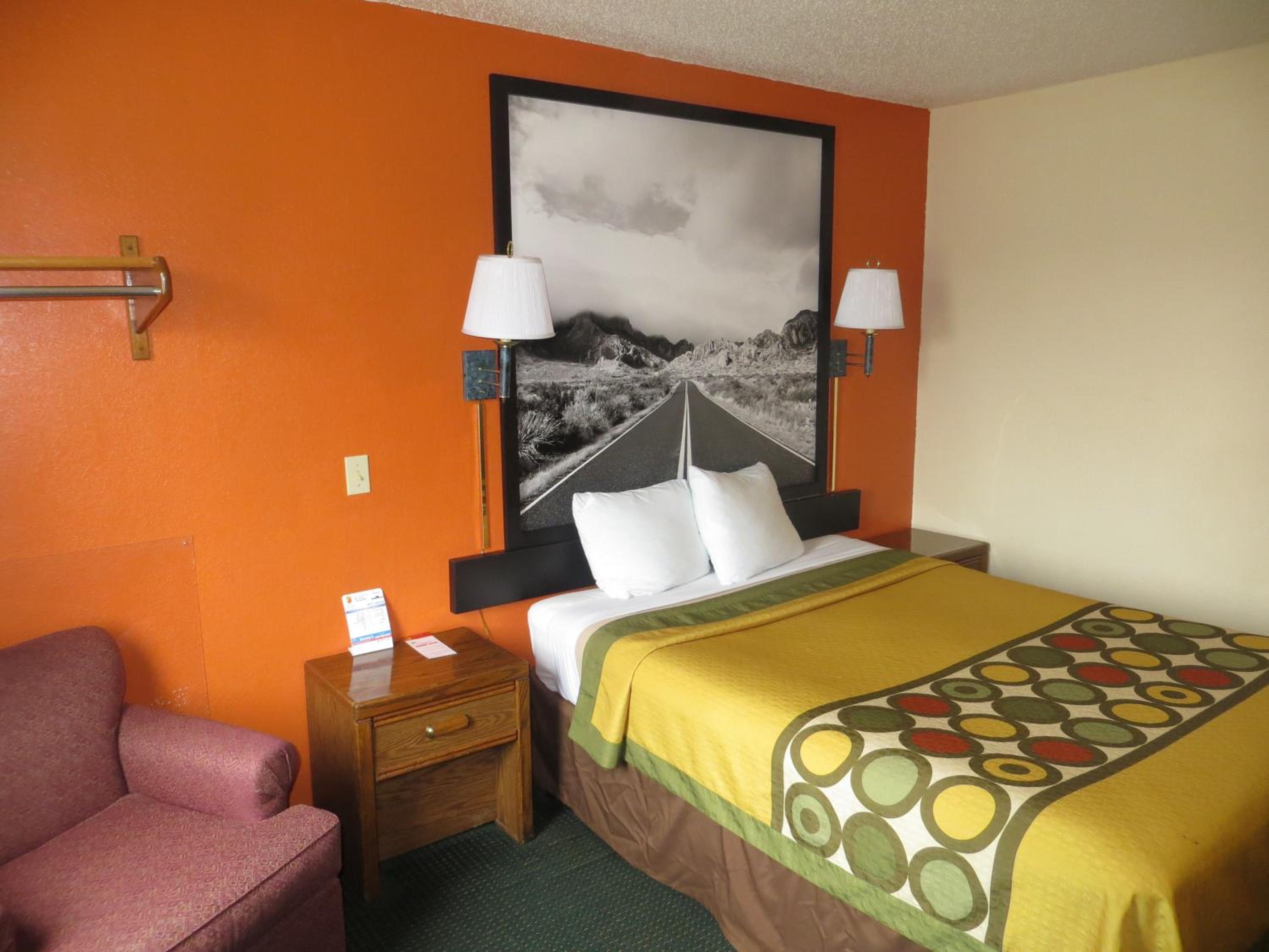 Queen Room - Non-Smoking - Photo 5
