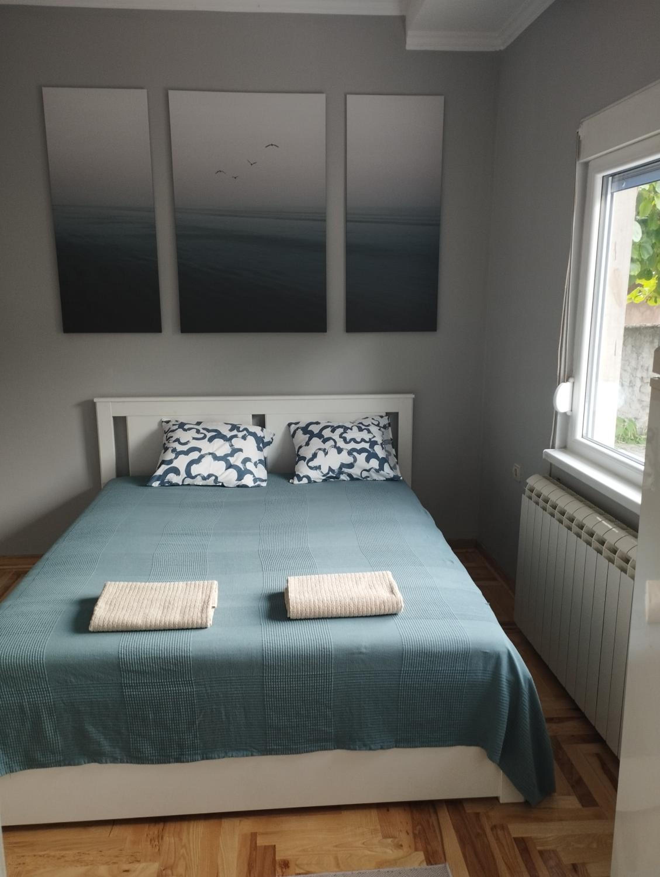 One-Bedroom Apartment photo 1