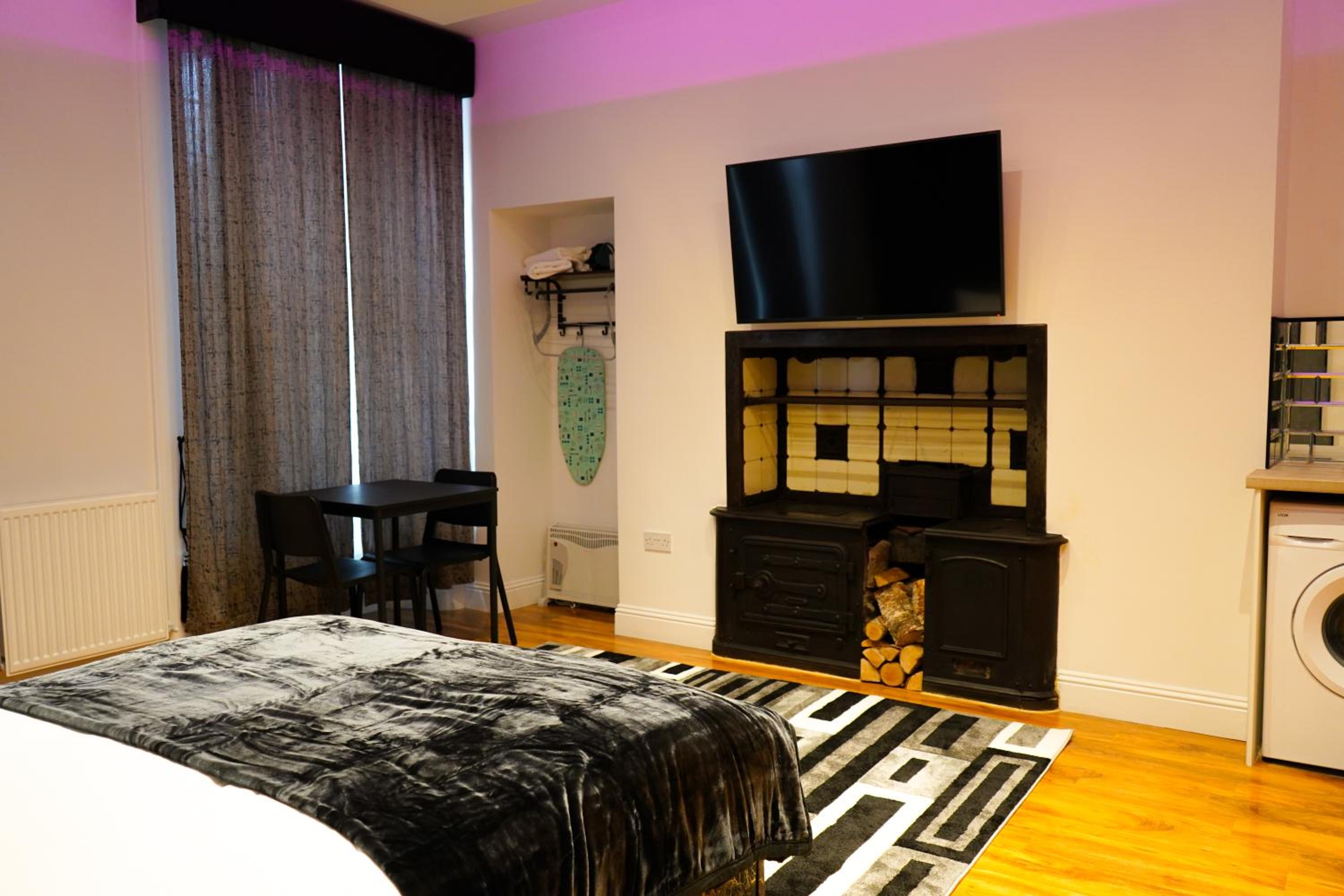 Superior Studio with Fireplace photo 3