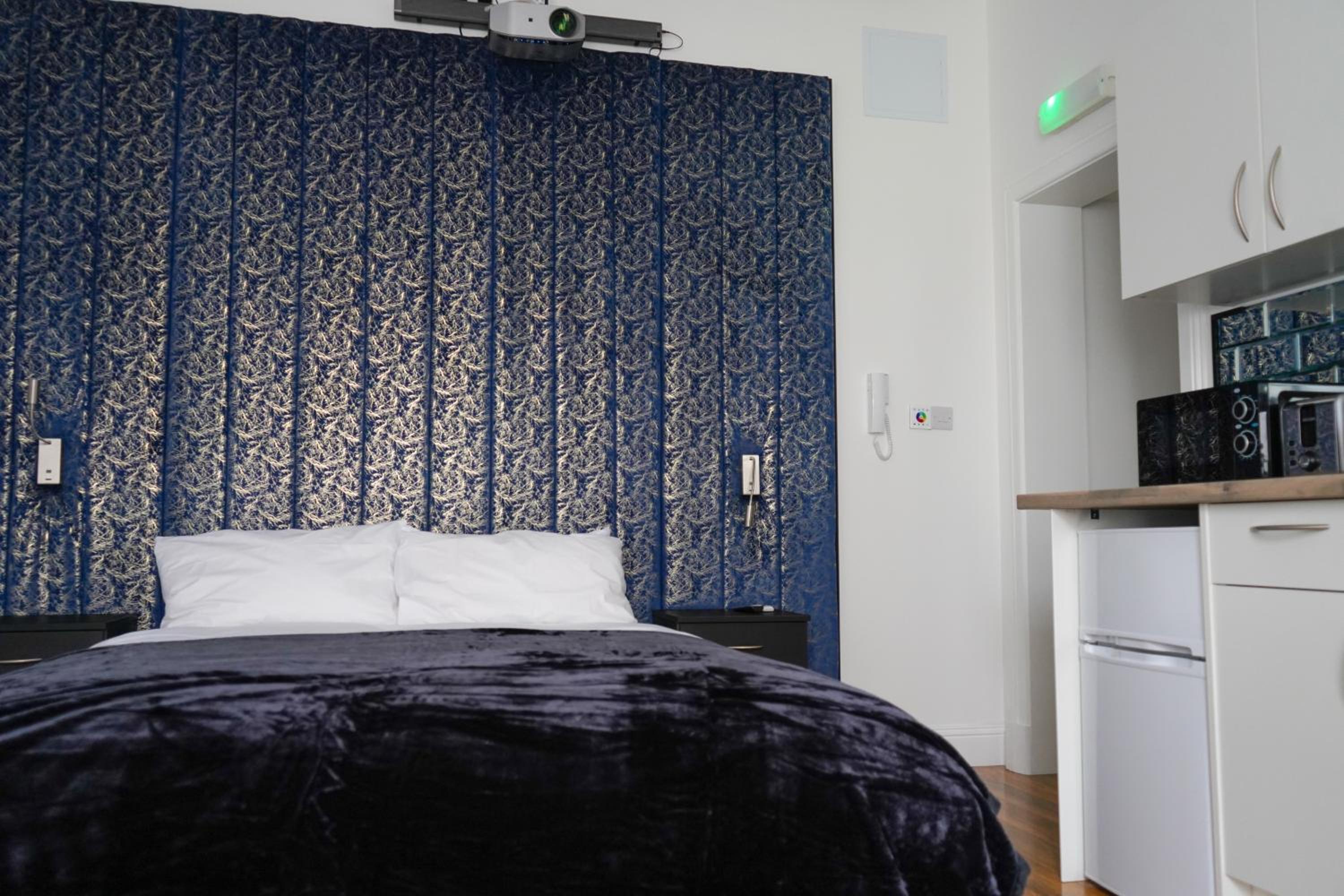 Superior Studio with Projector Screen and Open Shower photo 1
