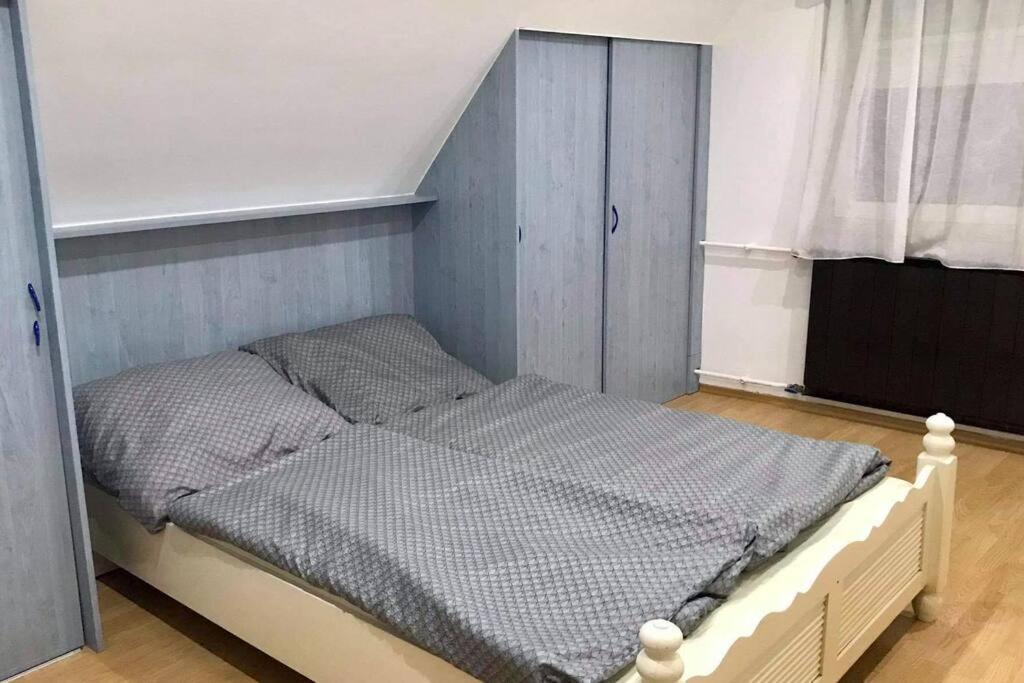 Four-Bedroom House photo 2