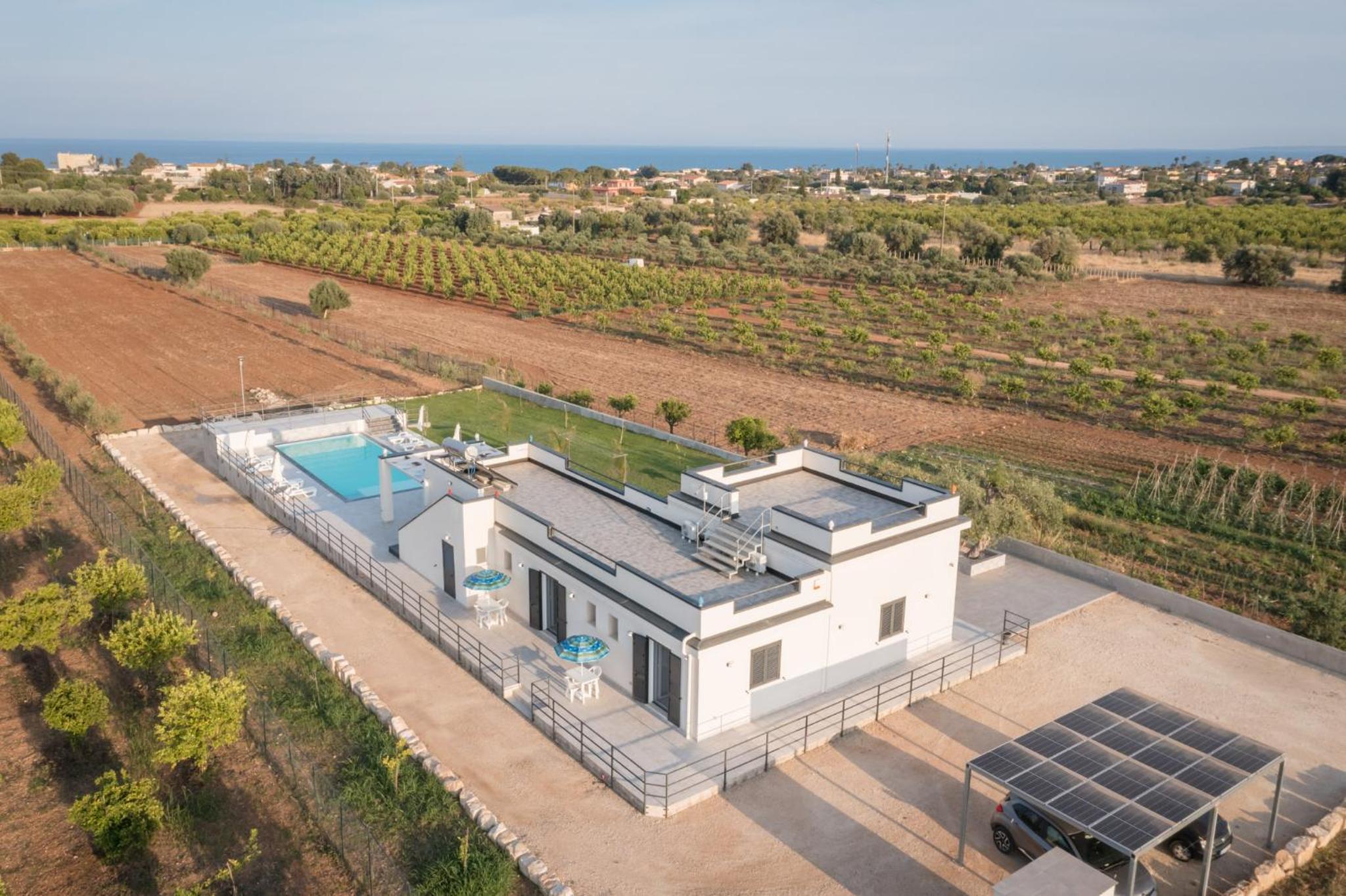 Apartment with Pool View 