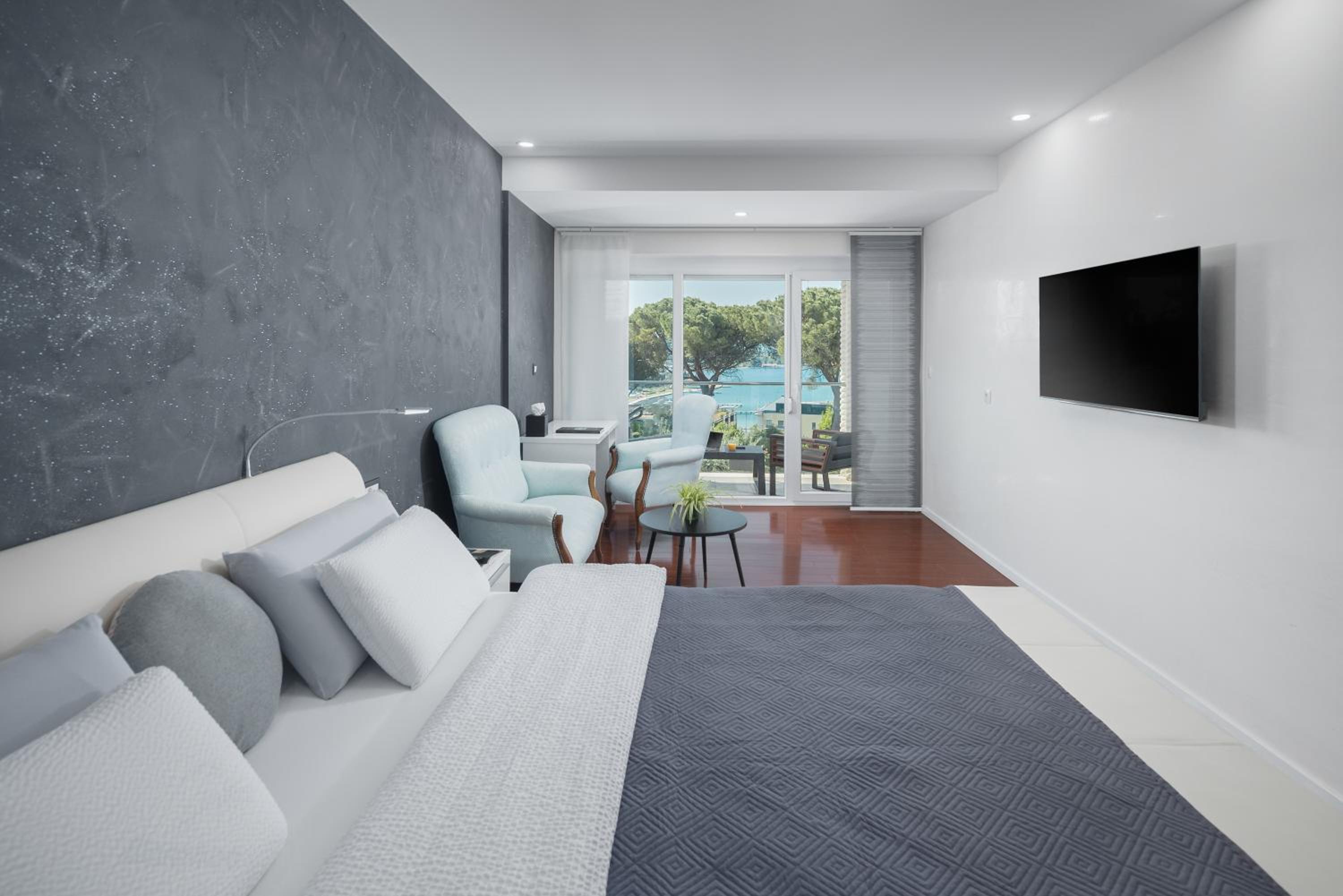 Superior Double Room with Balcony and Sea View photo 1
