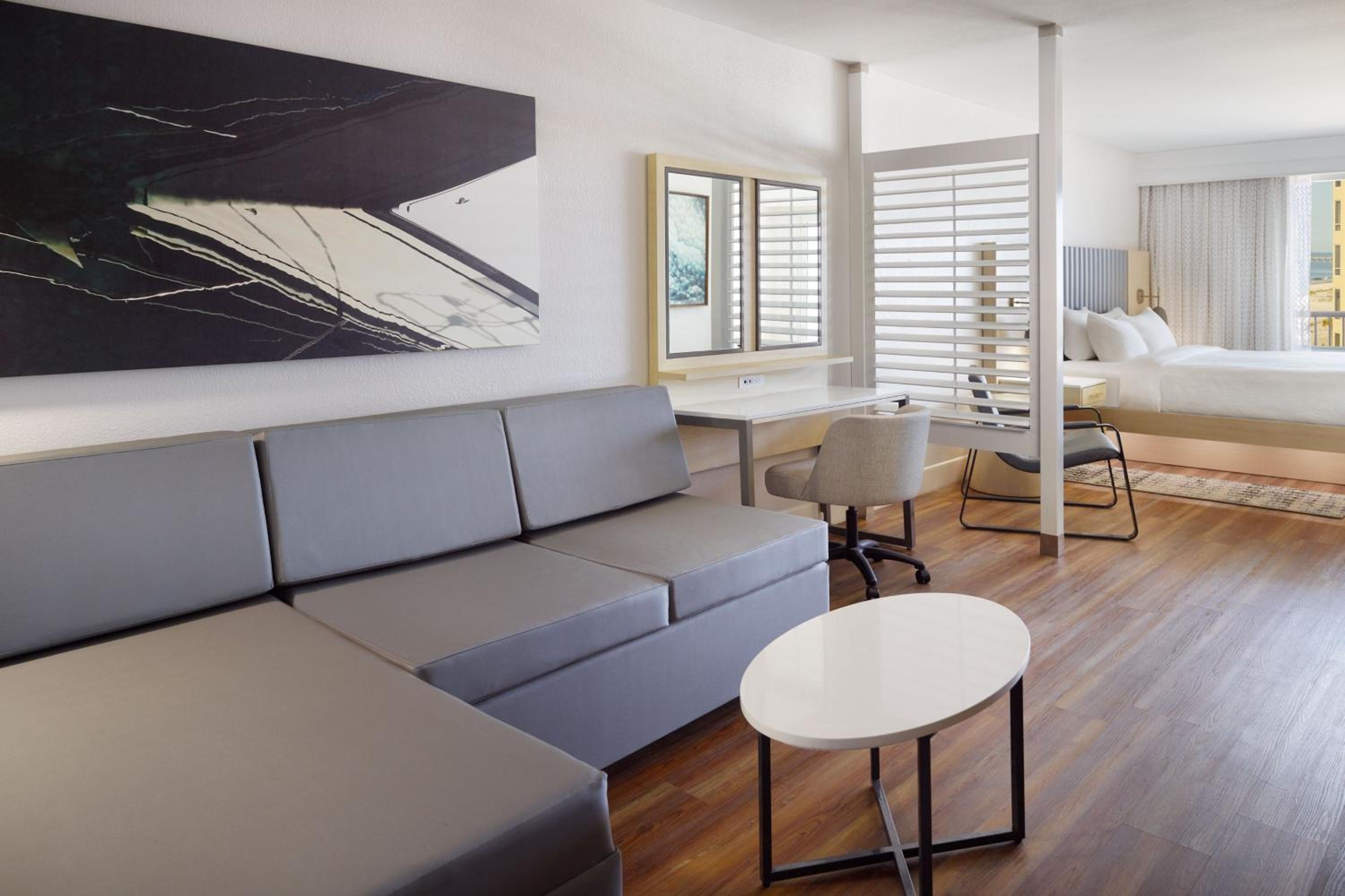 King Studio with Balcony - Pool View - Photo 1
