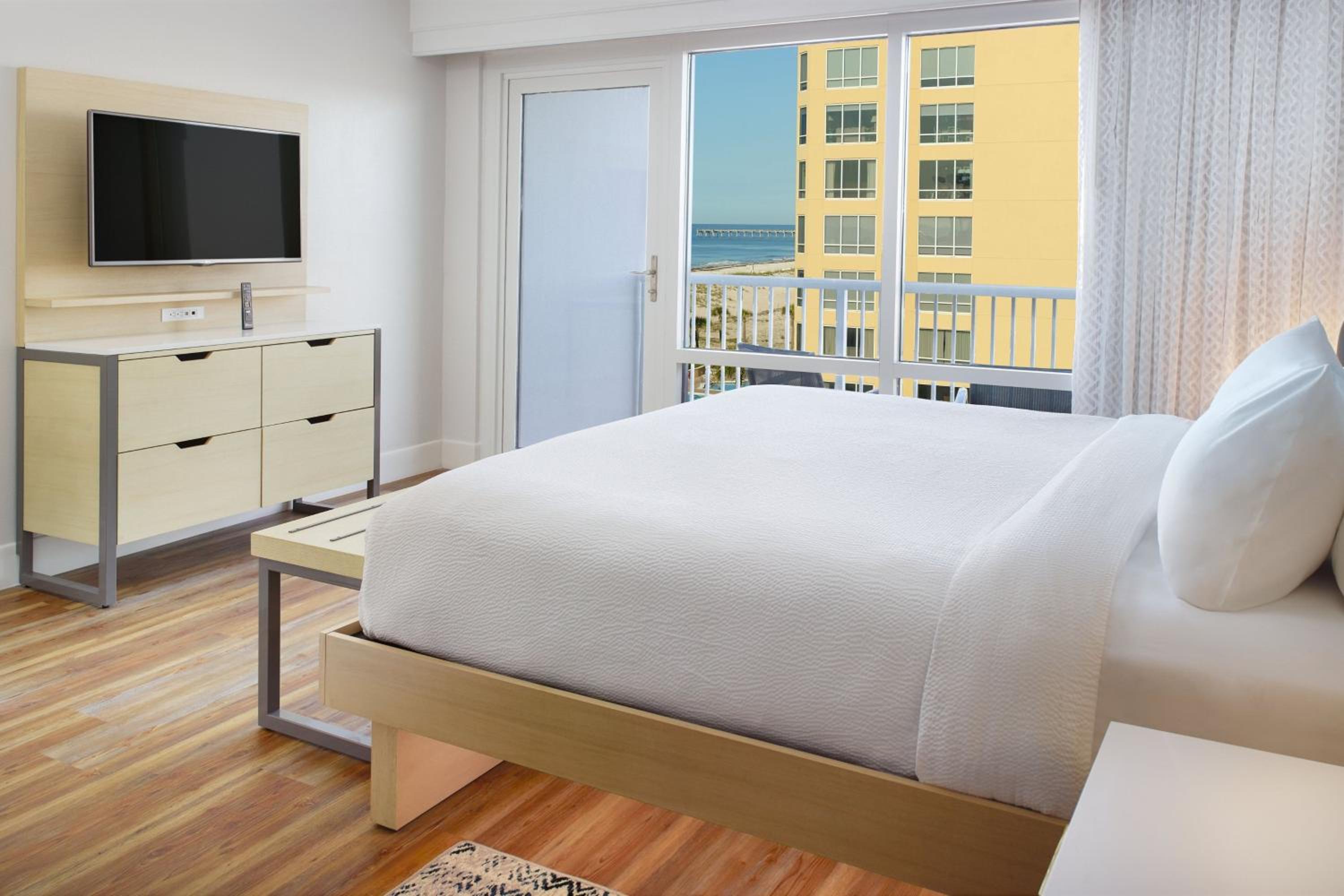 King Studio with Balcony - Pool View - Photo 3