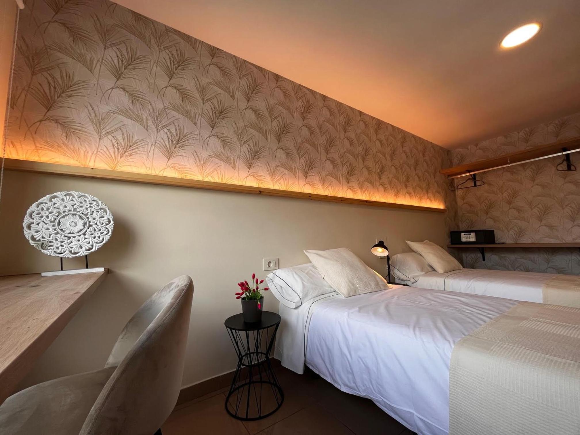 Twin Room - Photo 9