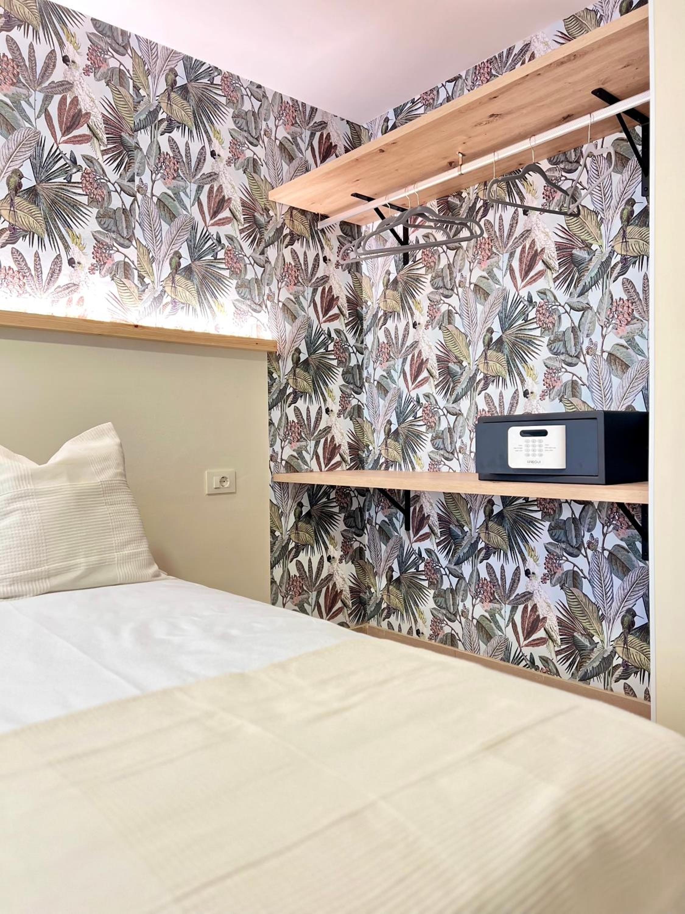 Twin Room - Photo 2
