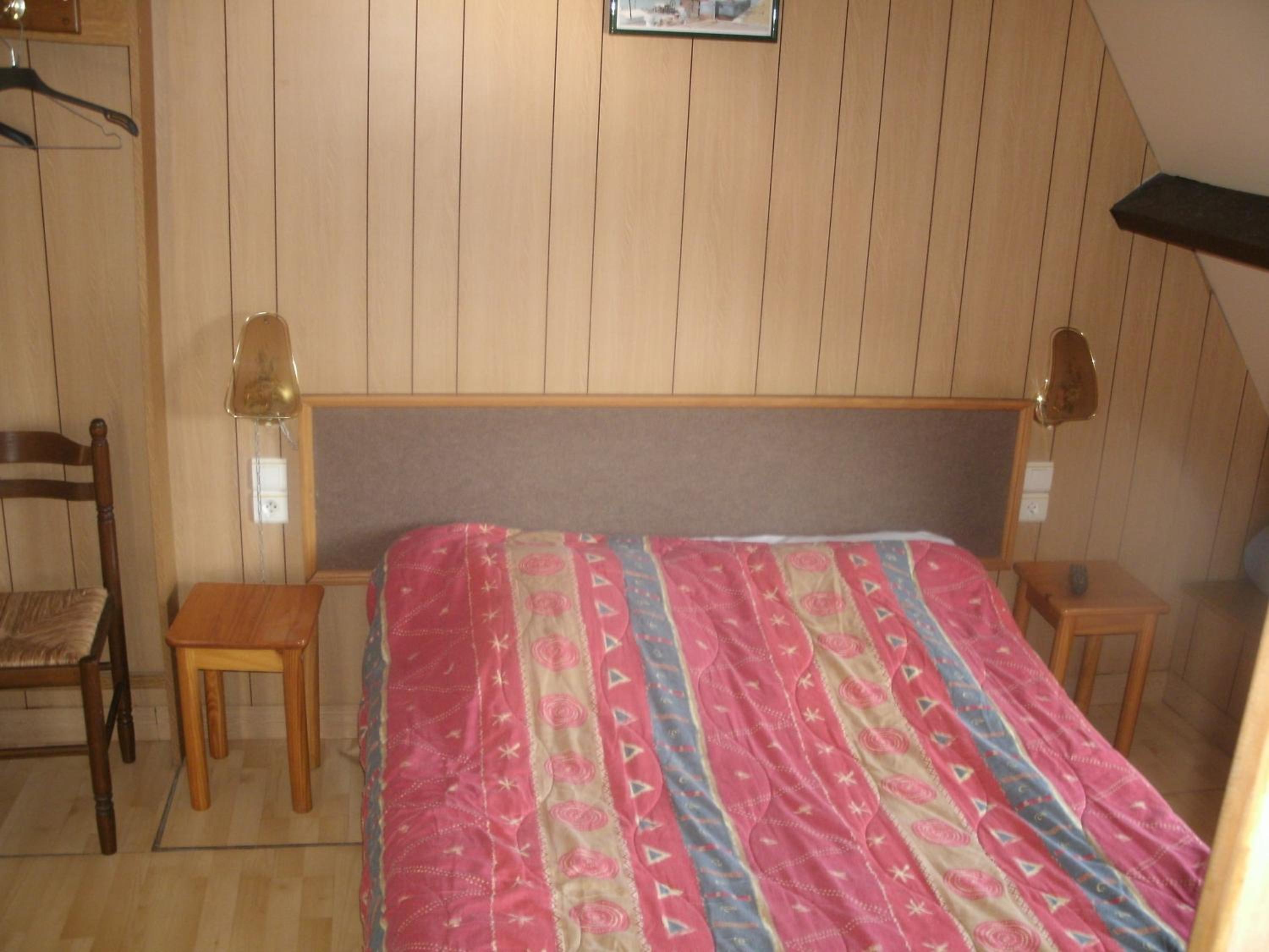 Standard Double Room with Shared Bathroom and Toilet photo 3