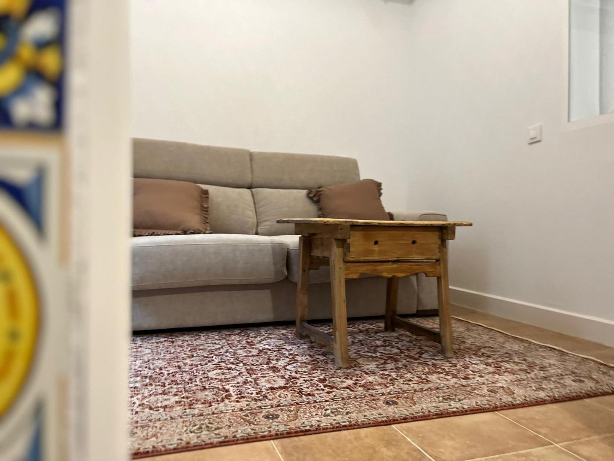 One-Bedroom Apartment photo 2