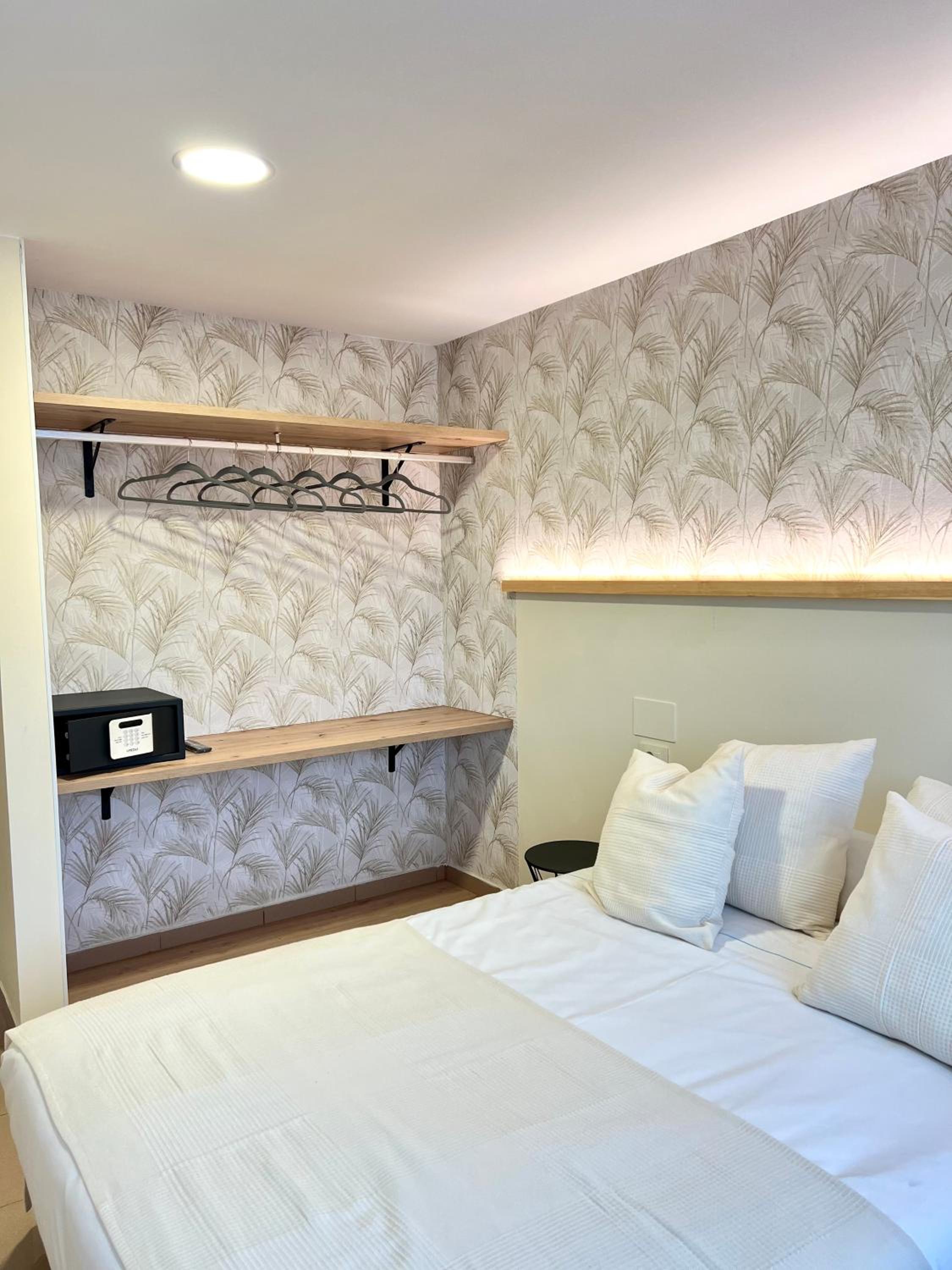 Double Room - Photo 10
