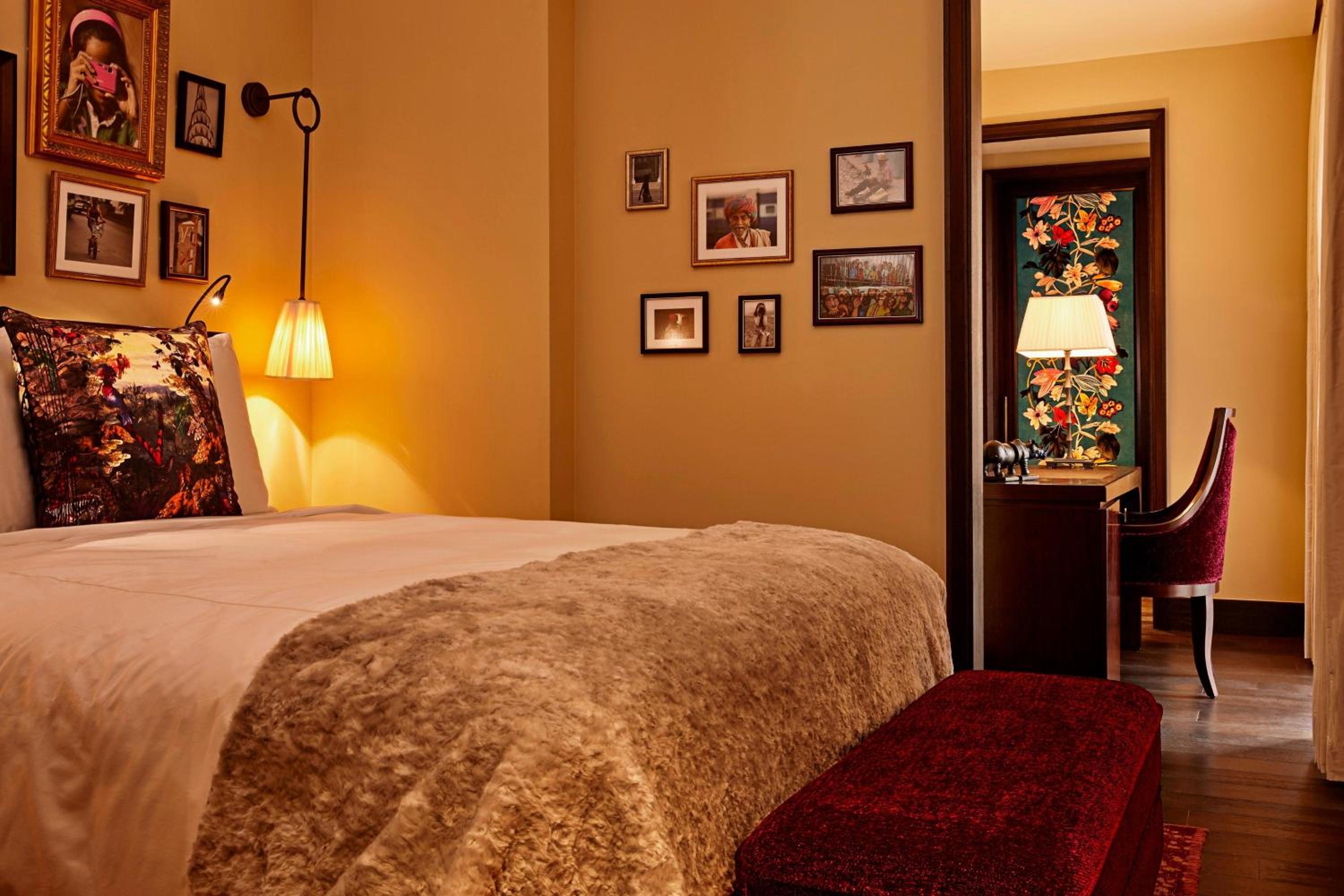 Classic Room, Guest Room, 1 King (Club Lounge Access with Complimentary Breakfast, Cocktails & Snacks) photo 3