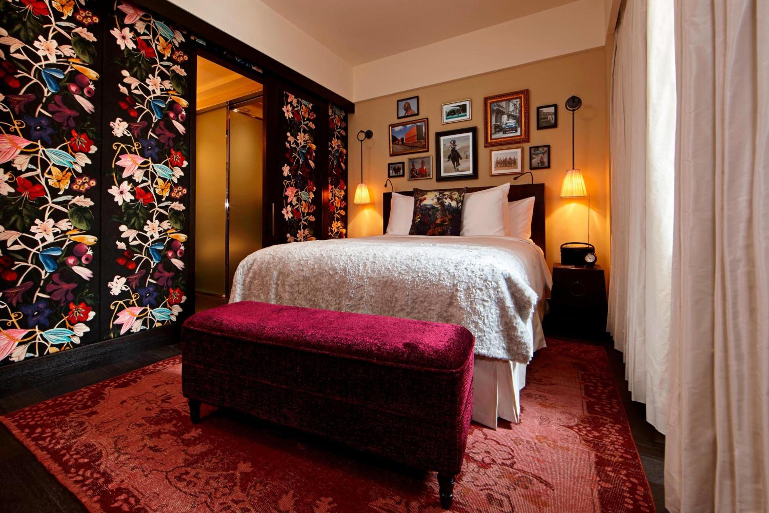 Classic Room, Guest Room, 1 King (Club Lounge Access with Complimentary Breakfast, Cocktails & Snacks) Classic Room, Guest Room, 1 King (Club Lounge Access with Complimentary Breakfast, Cocktails & Snacks)