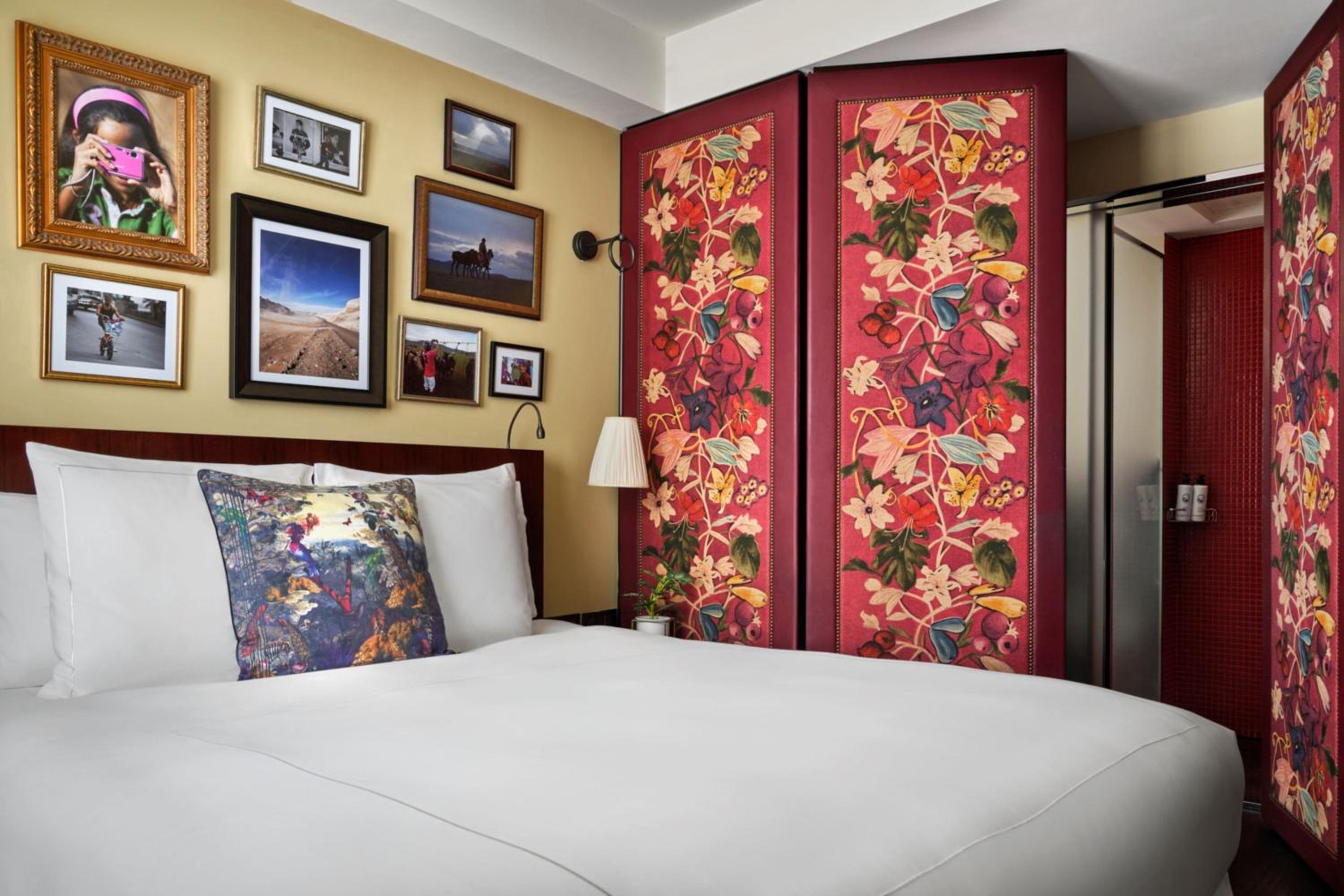 Classic Room, Guest Room, 1 King (Club Lounge Access with Complimentary Breakfast, Cocktails & Snacks) Classic Room, Guest Room, 1 King (Club Lounge Access with Complimentary Breakfast, Cocktails & Snacks)