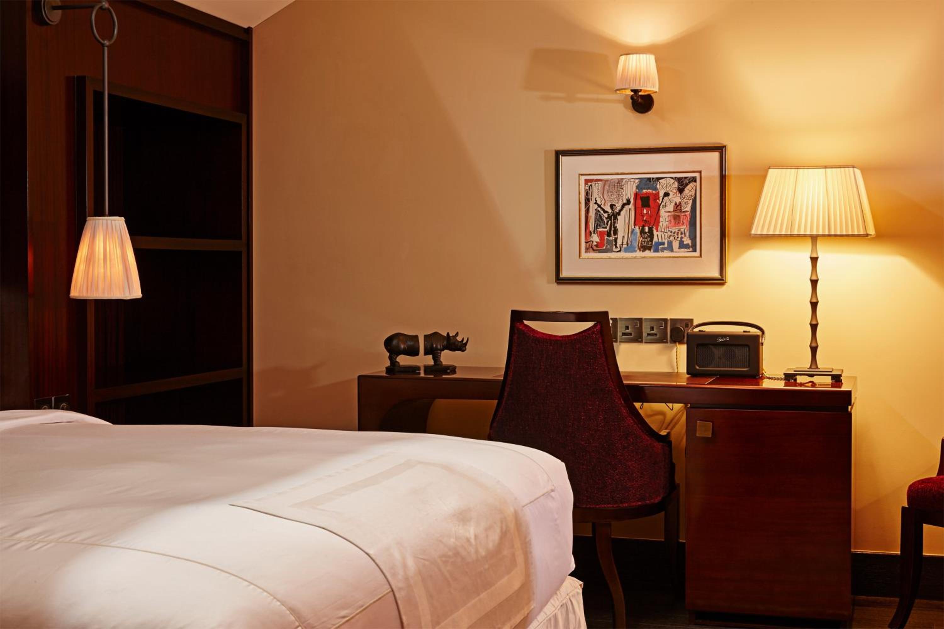 Vagabond Club Suite, 1 King & 1 Sofa Bed, Top Floor (Club Lounge Access with Complimentary Breakfast, Cocktails & Snacks) Vagabond Club Suite, 1 King & 1 Sofa Bed, Top Floor (Club Lounge Access with Complimentary Breakfast, Cocktails & Snacks)