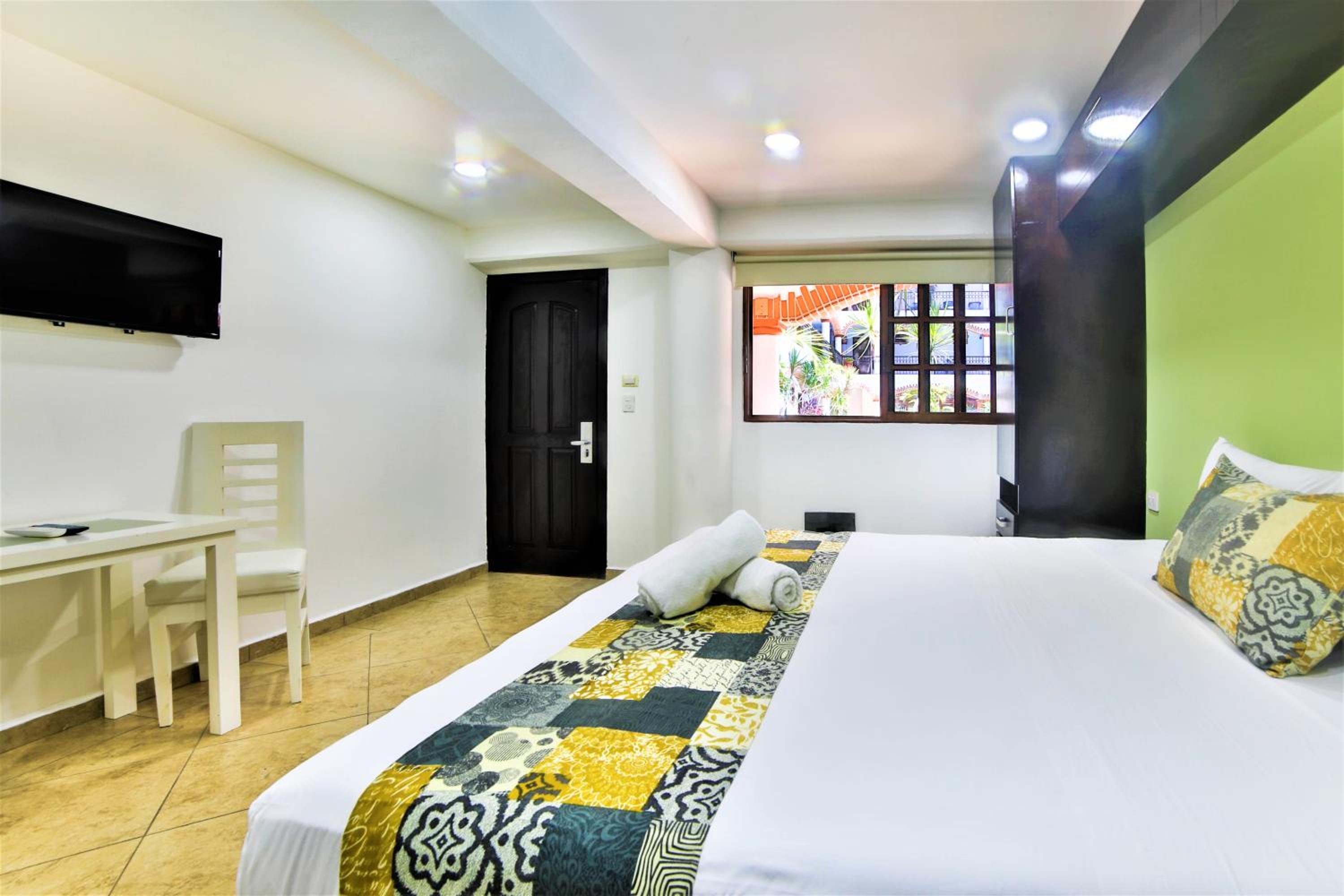 Standard King Room - Photo 4