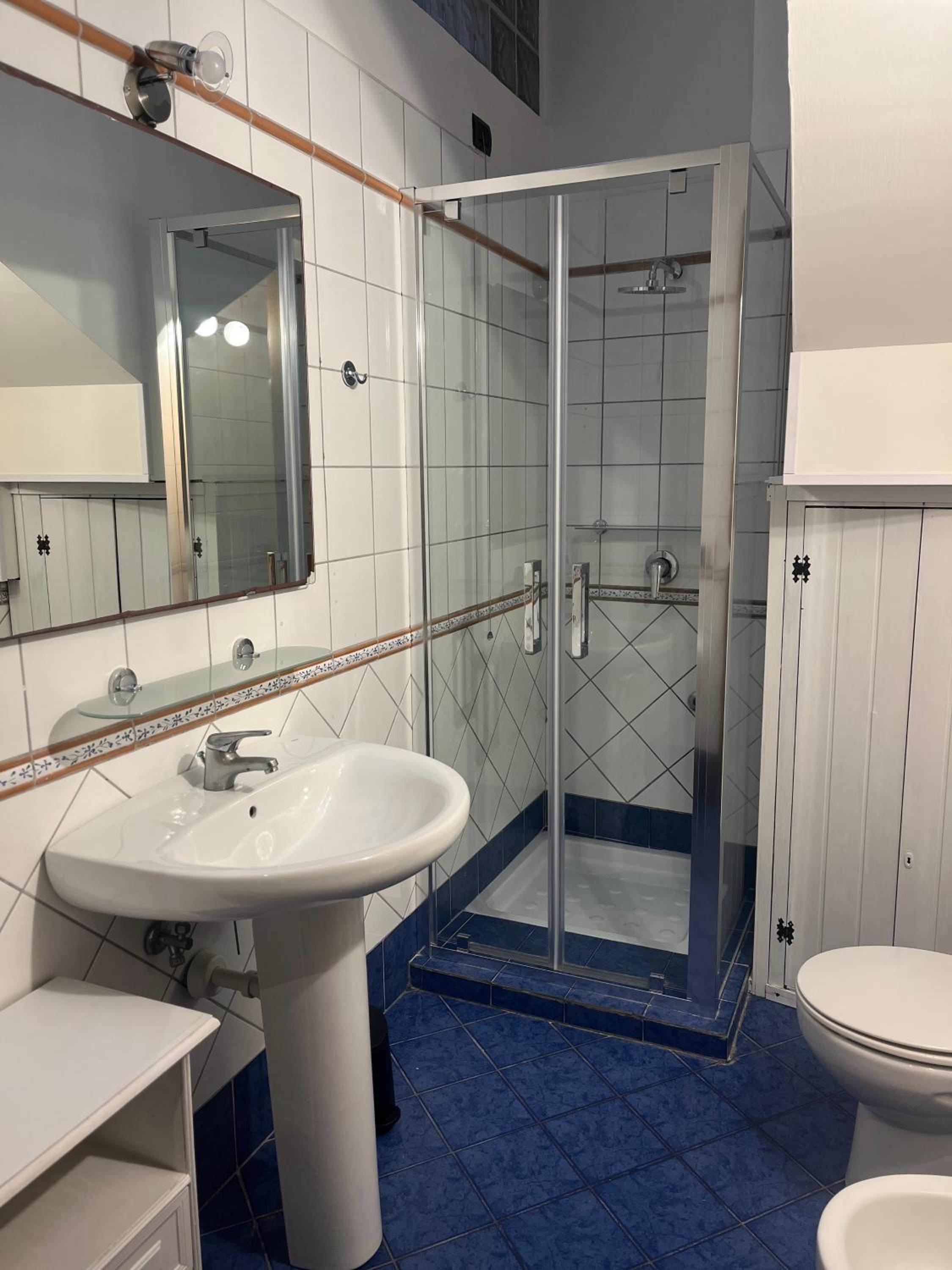 King Suite with Spa Bath - Photo 5