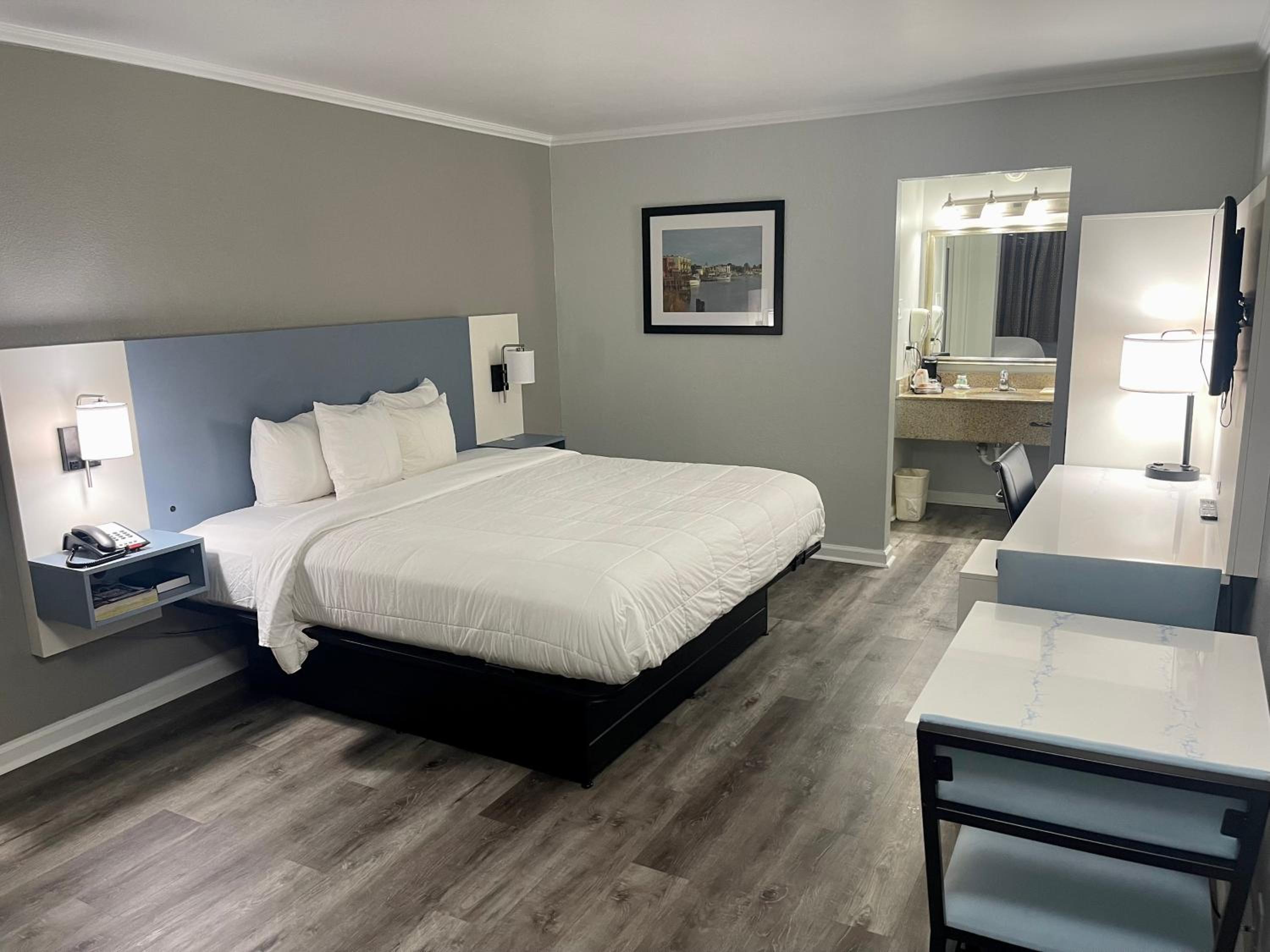 King Room - Non-Smoking - Photo 1