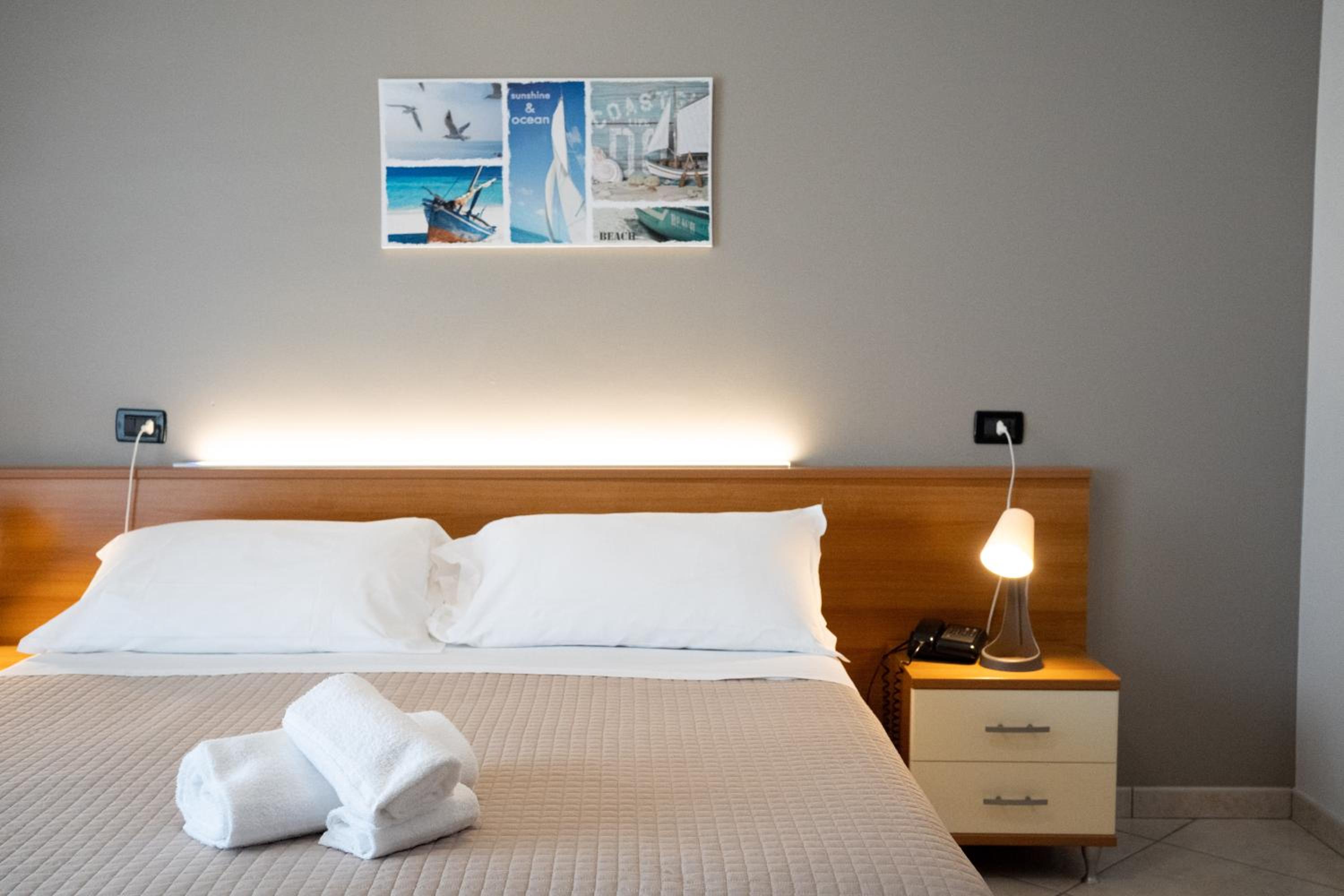 Double or Twin Room with Balcony photo 2