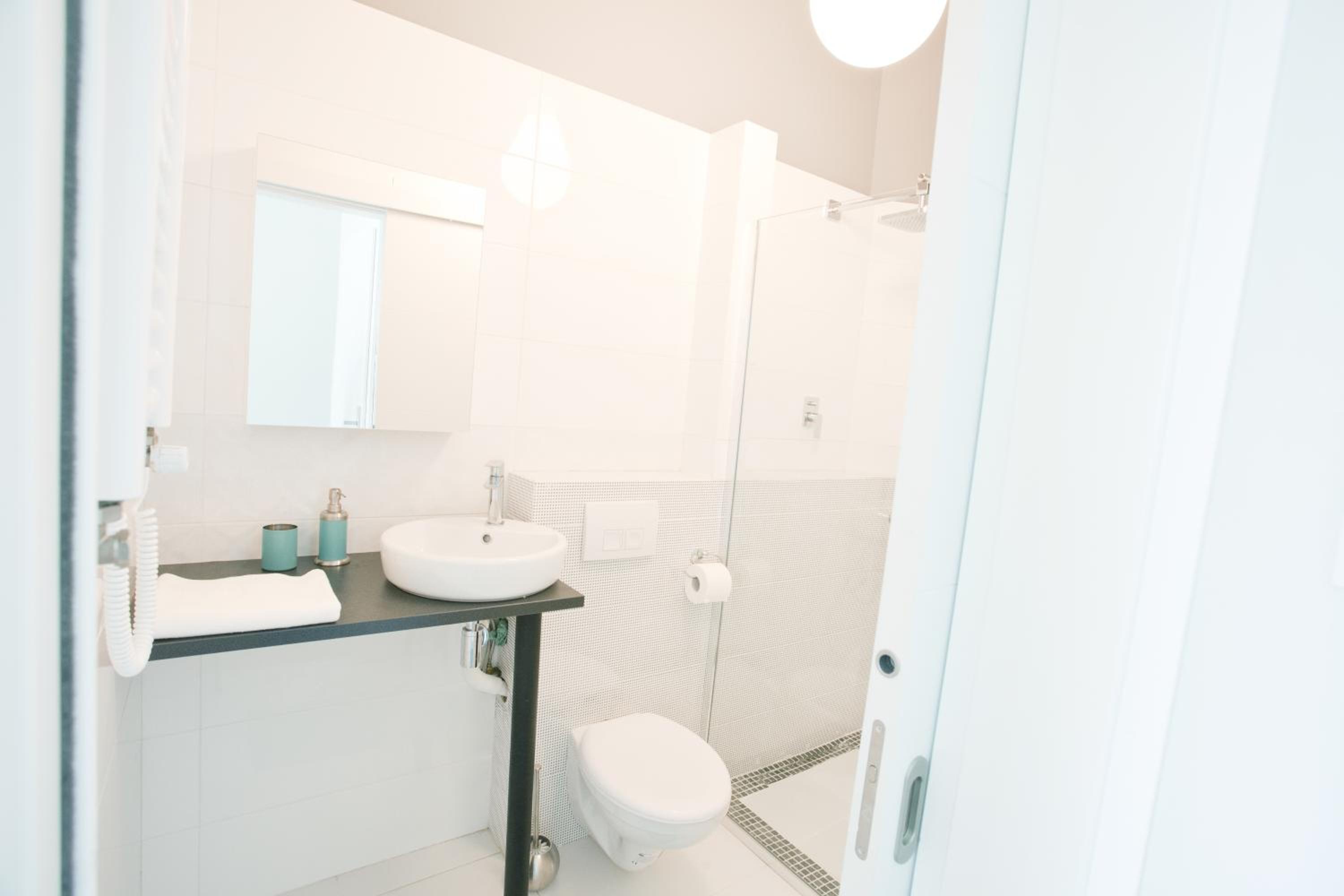 One-Bedroom Apartment (1 - 3 Adults) - Photo 4