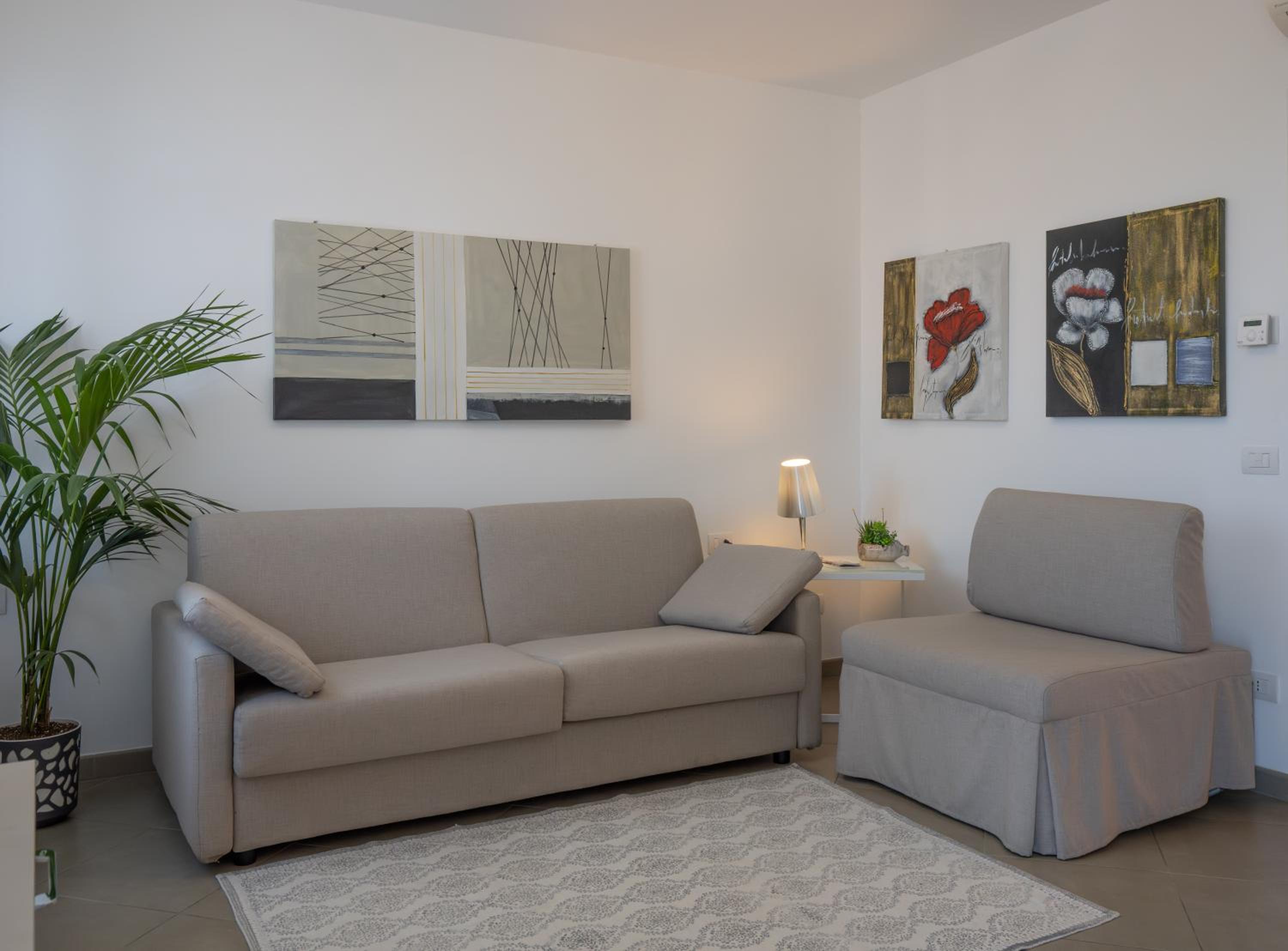 Apartment with Balcony photo 3