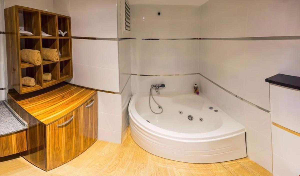 Suite - Photo 3