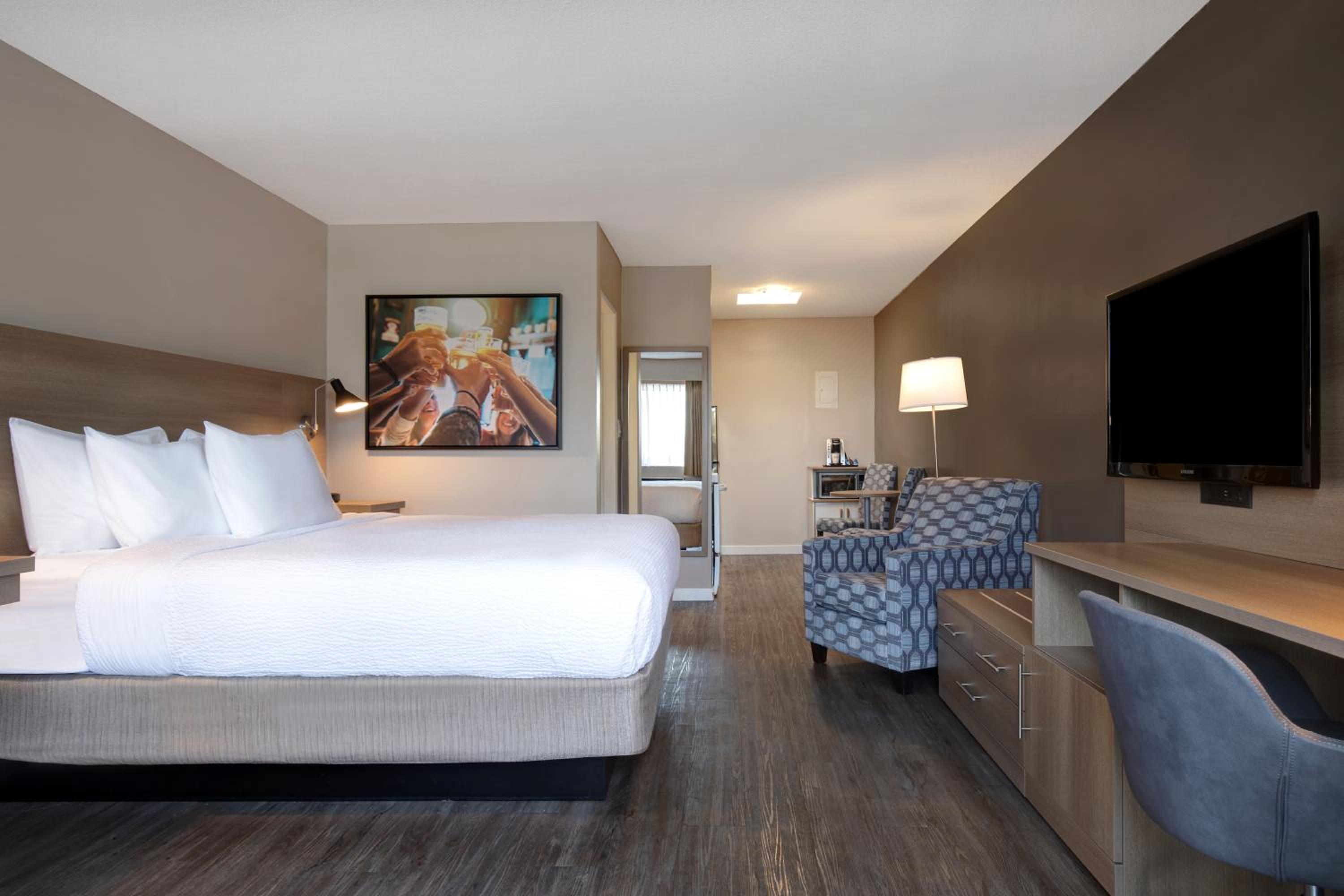 King Room - Limited View/Non-Smoking - Photo 1