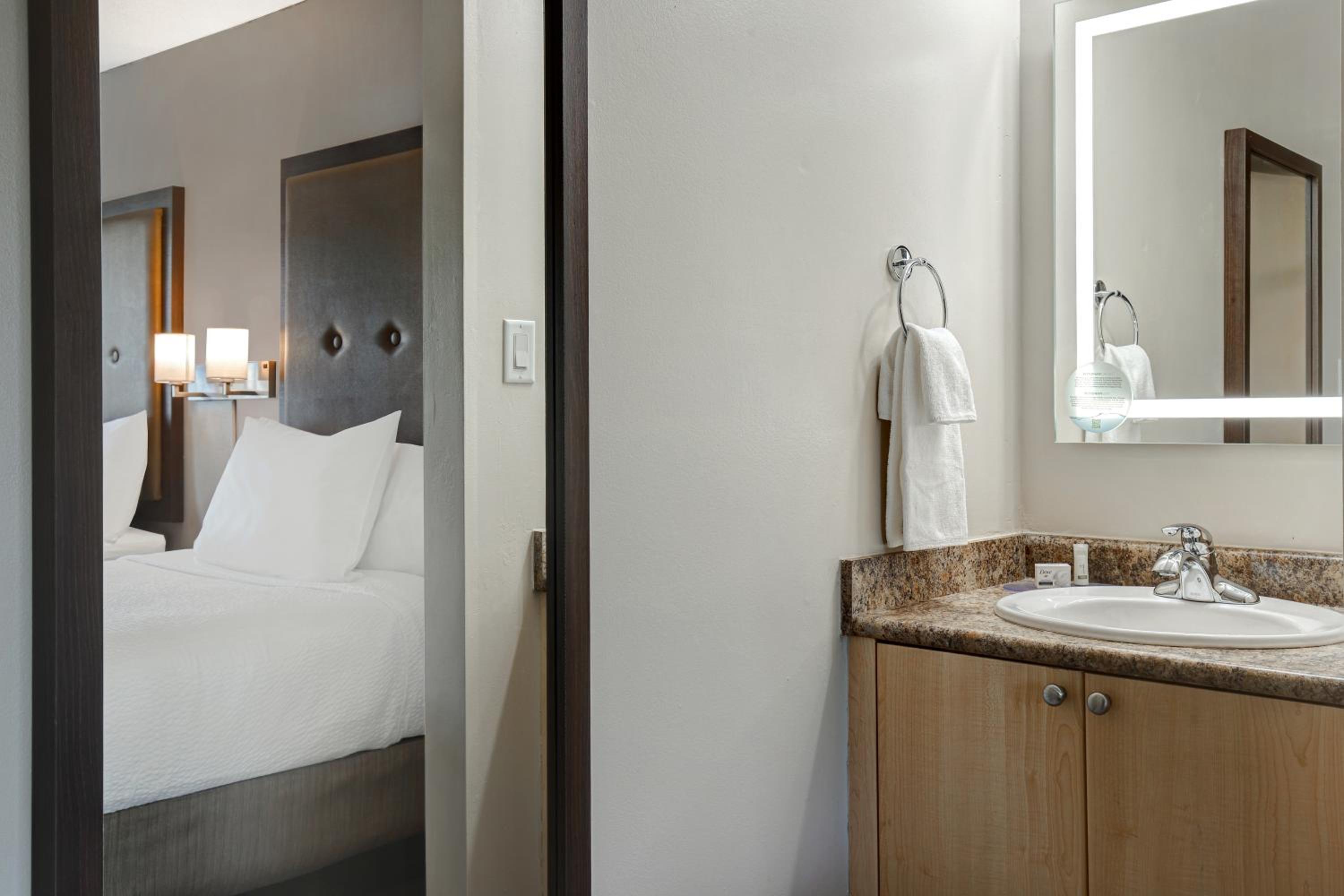 Double Room with Two Double Beds - Non-Smoking - Photo 5