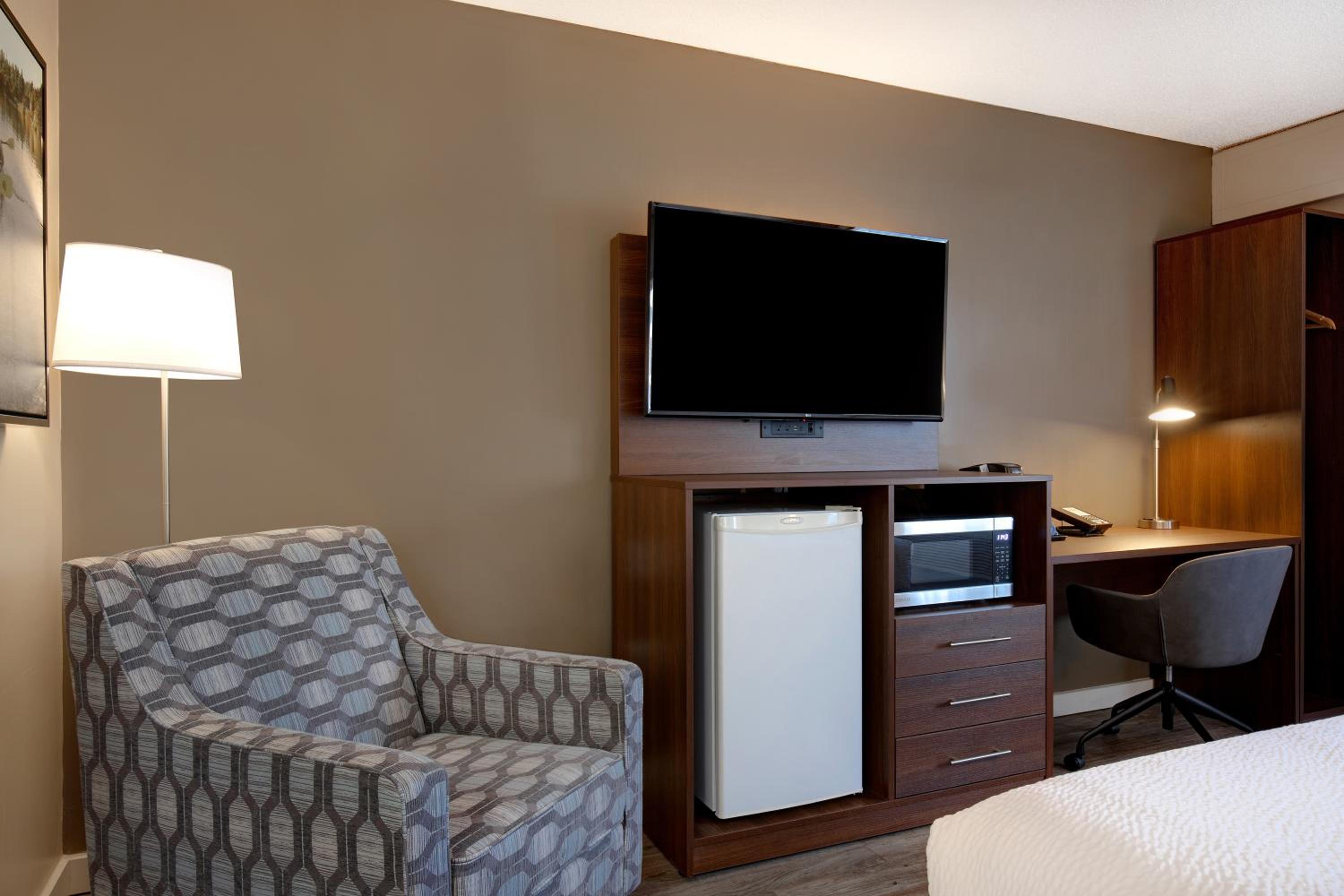 King Room - Non-Smoking - Photo 3