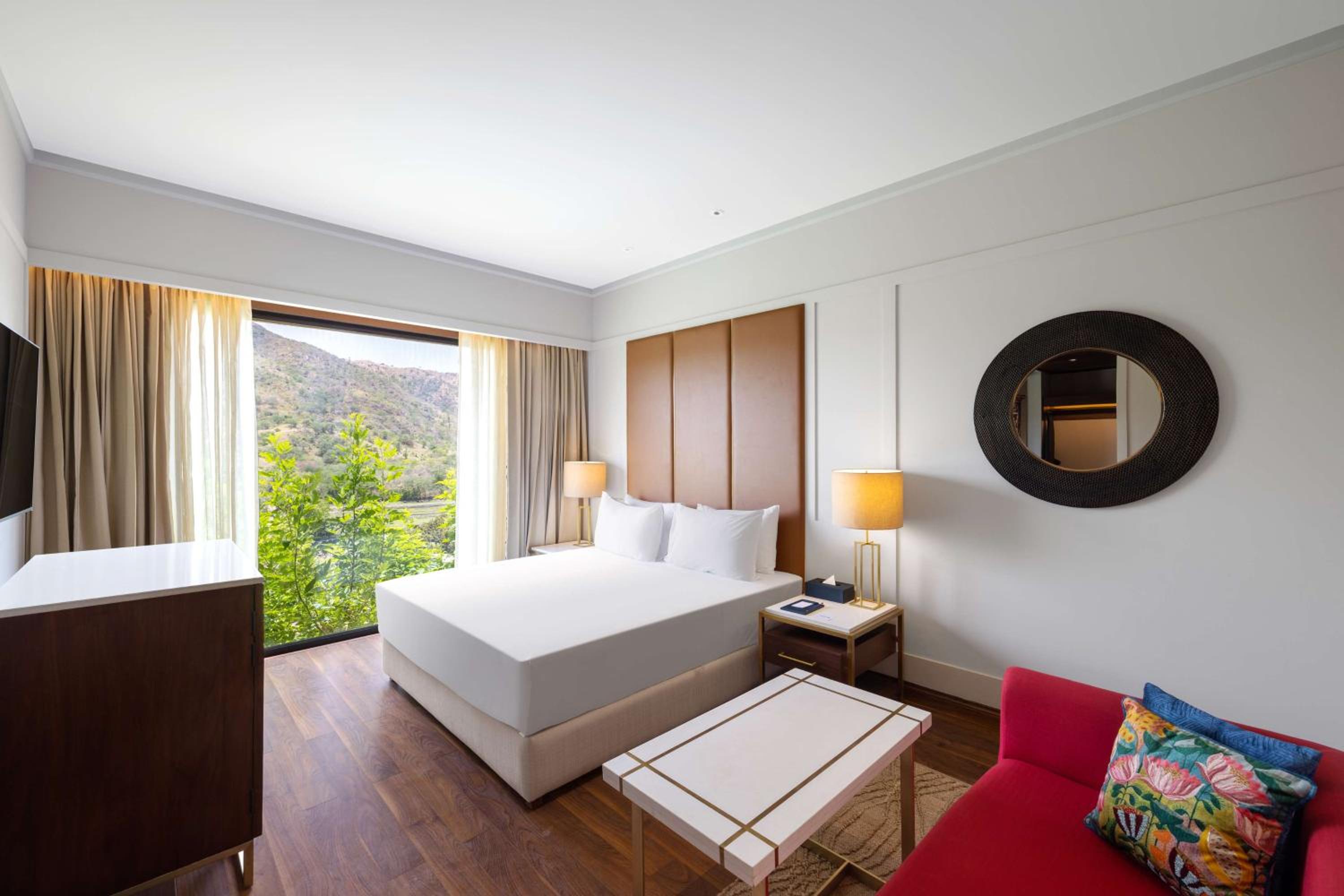 Standard King Room with Hill View | 15% Off Spa + Happy Hours 1+1 | Early Check-in/Late Check-out (Subject to Availability) photo 3