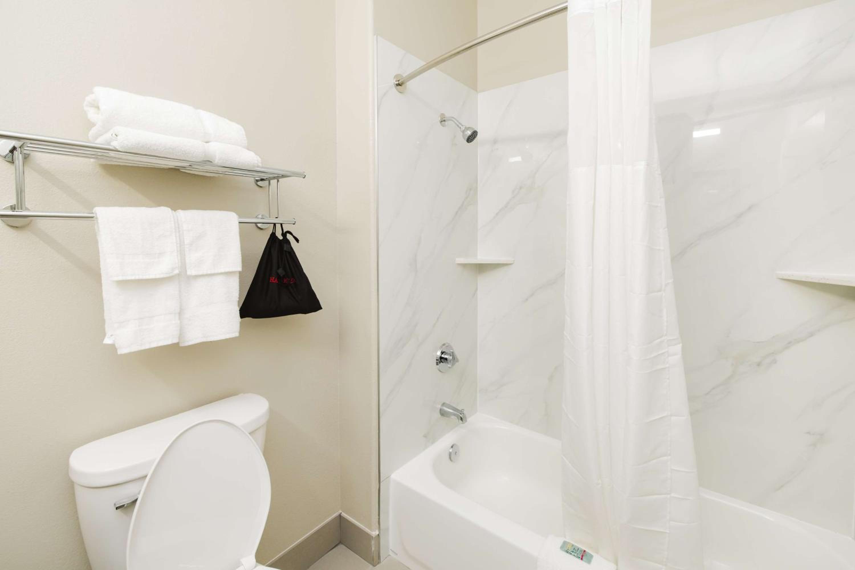 King Room with Kitchenette - Non-Smoking - Photo 4