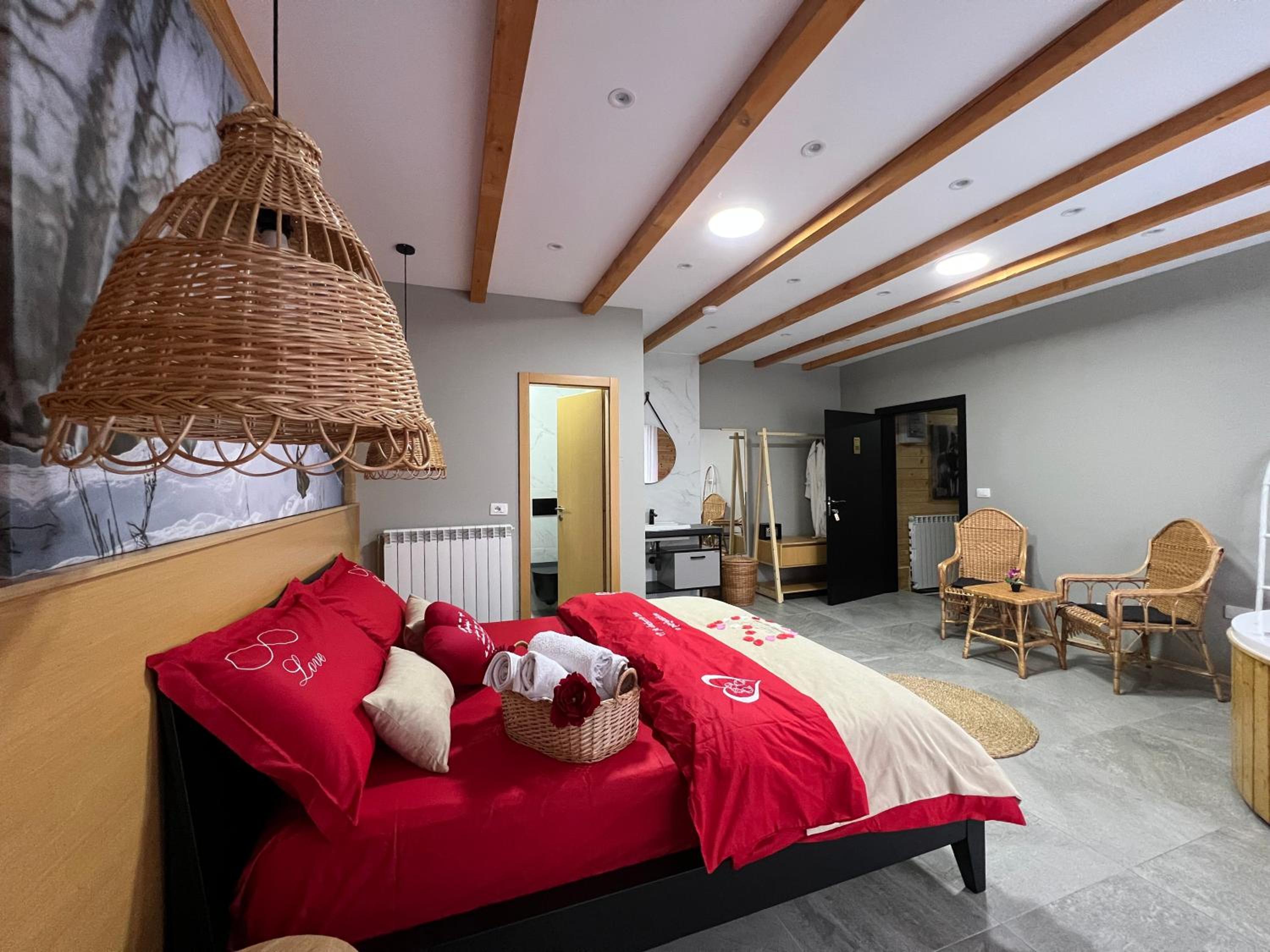 Deluxe Suite with Spa Bath photo 3