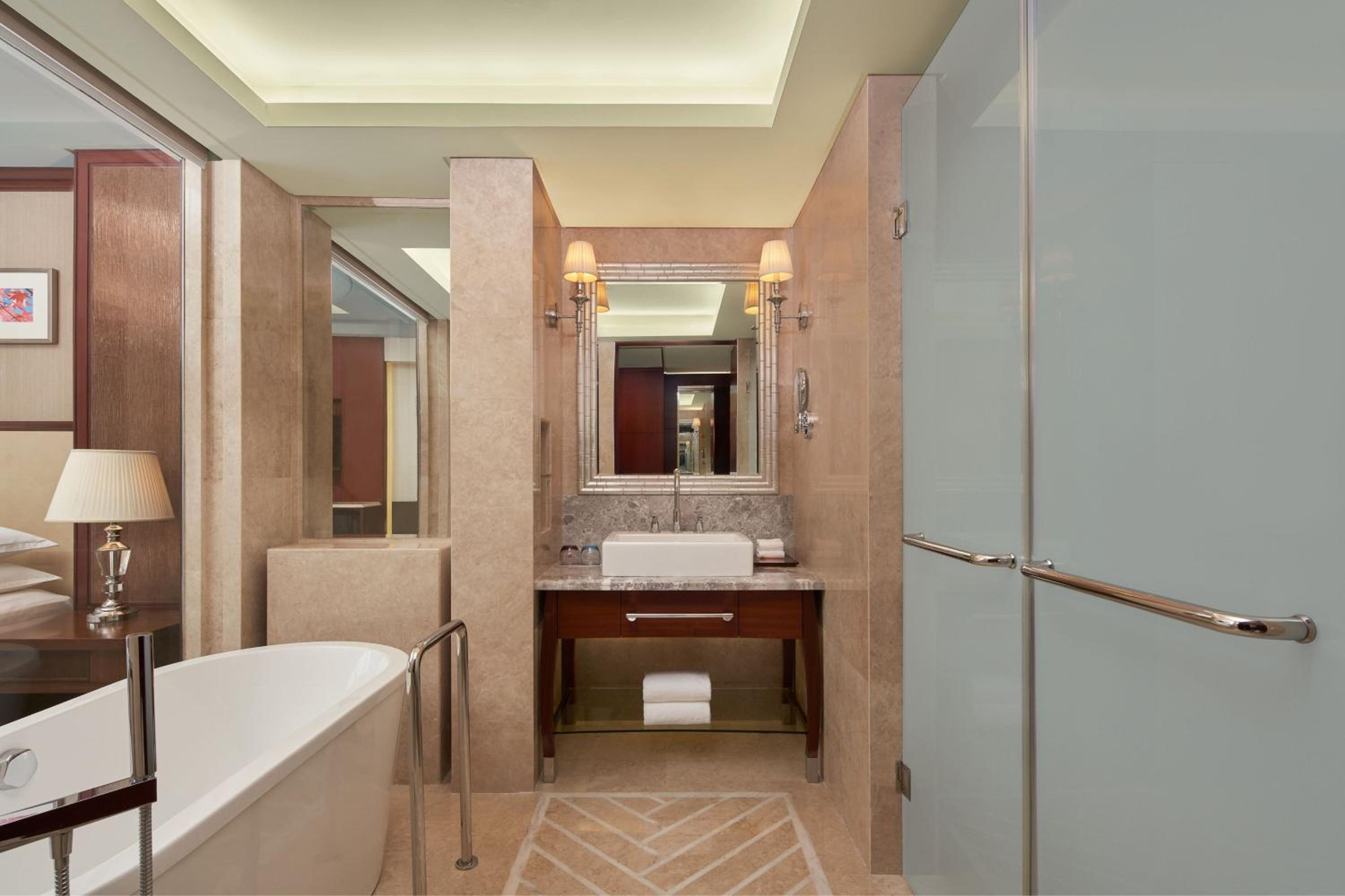 Deluxe Twin Room with City View photo 3