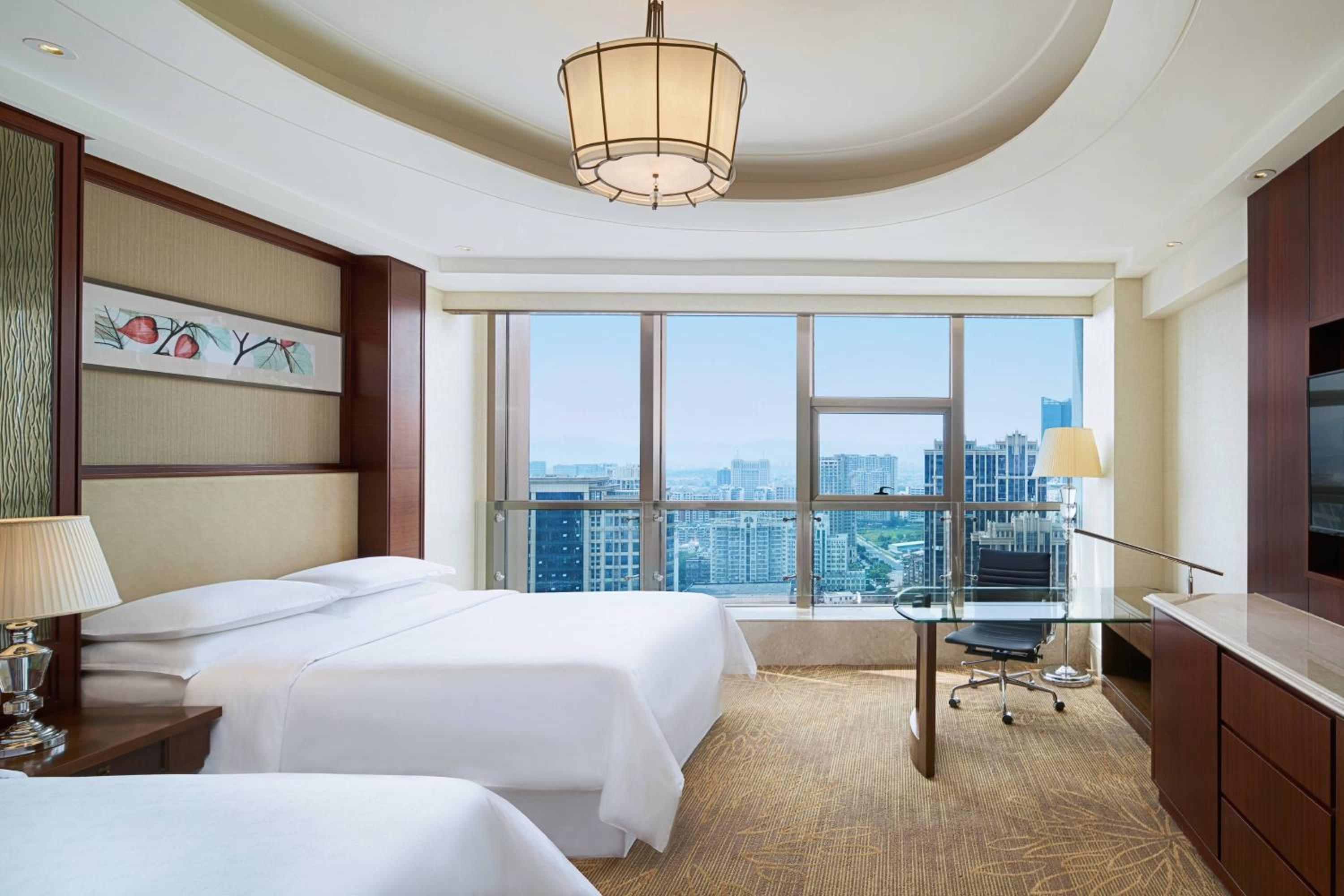 Deluxe Twin Room with City View photo 2