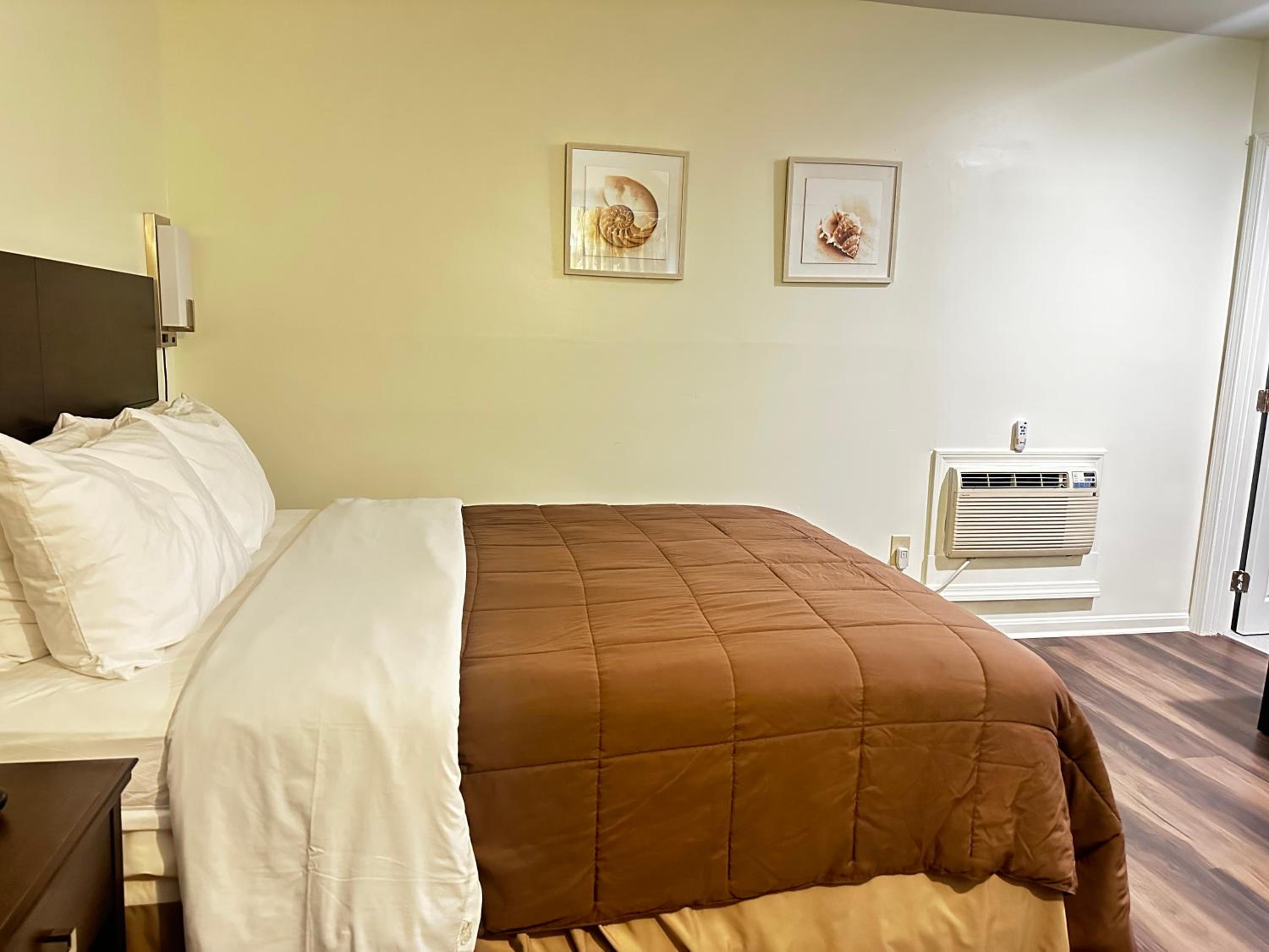 Standard Queen Room - Photo 6