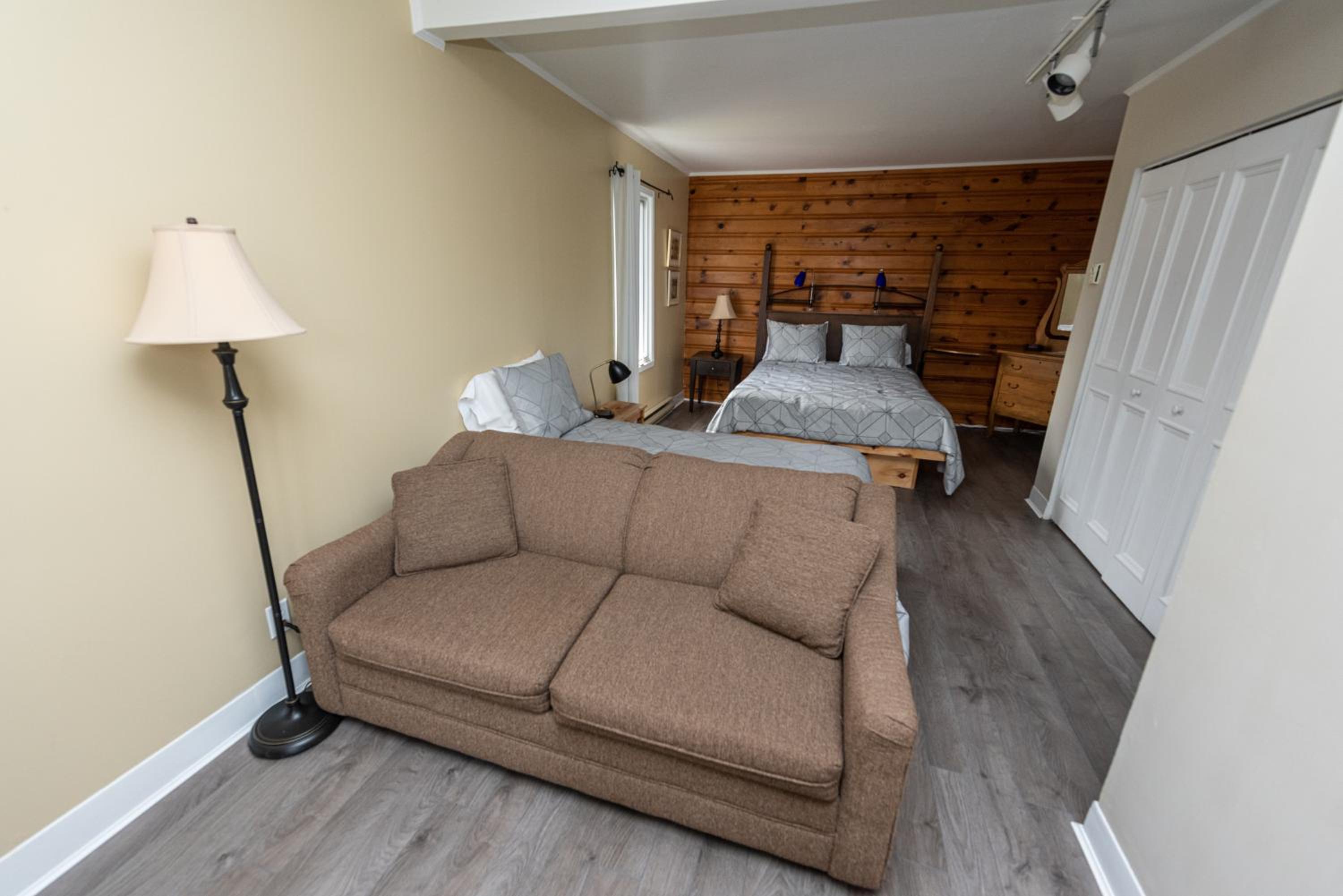 Superior Family Room photo 2